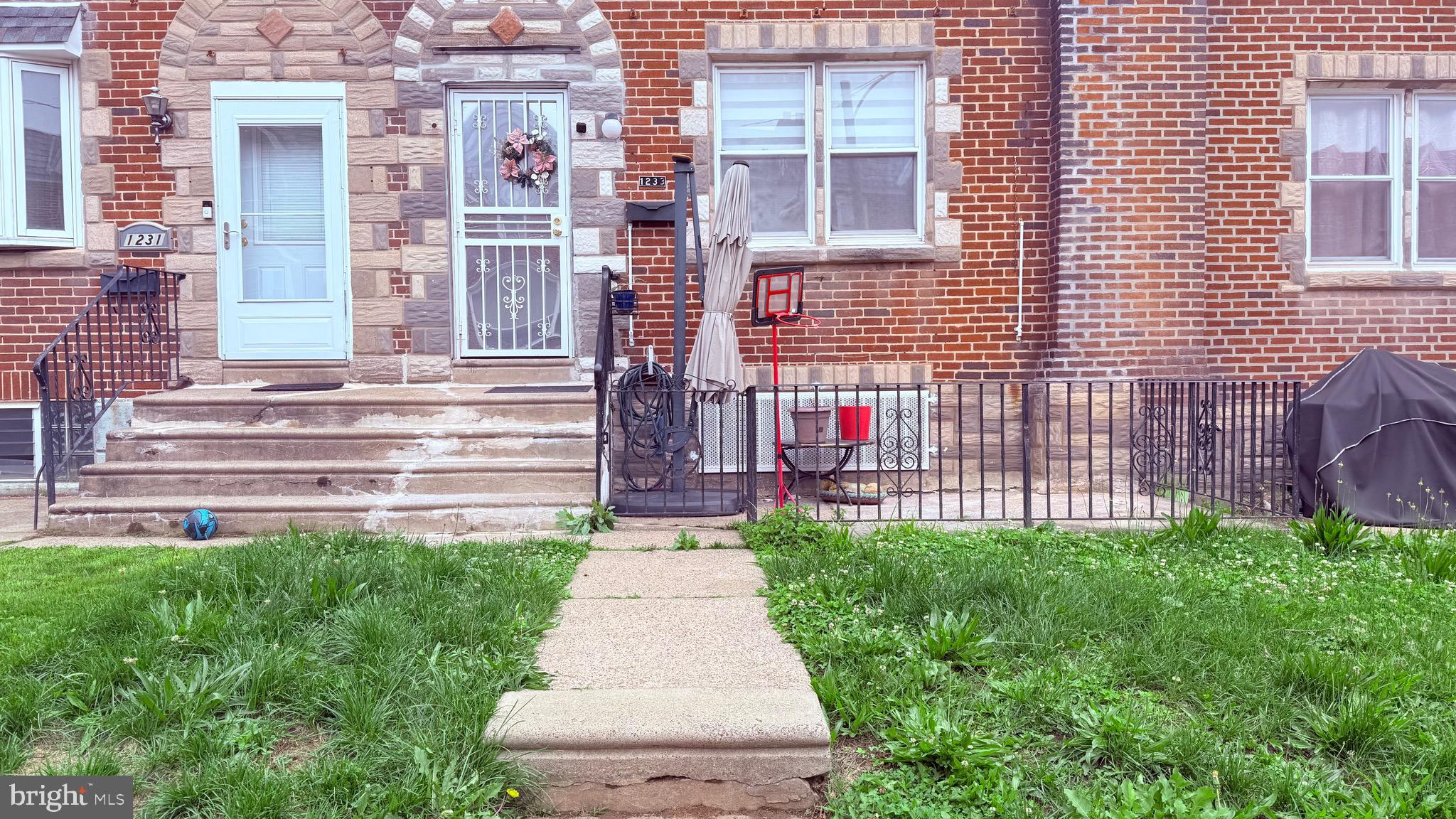 OXFORD CIRCLE - Residential