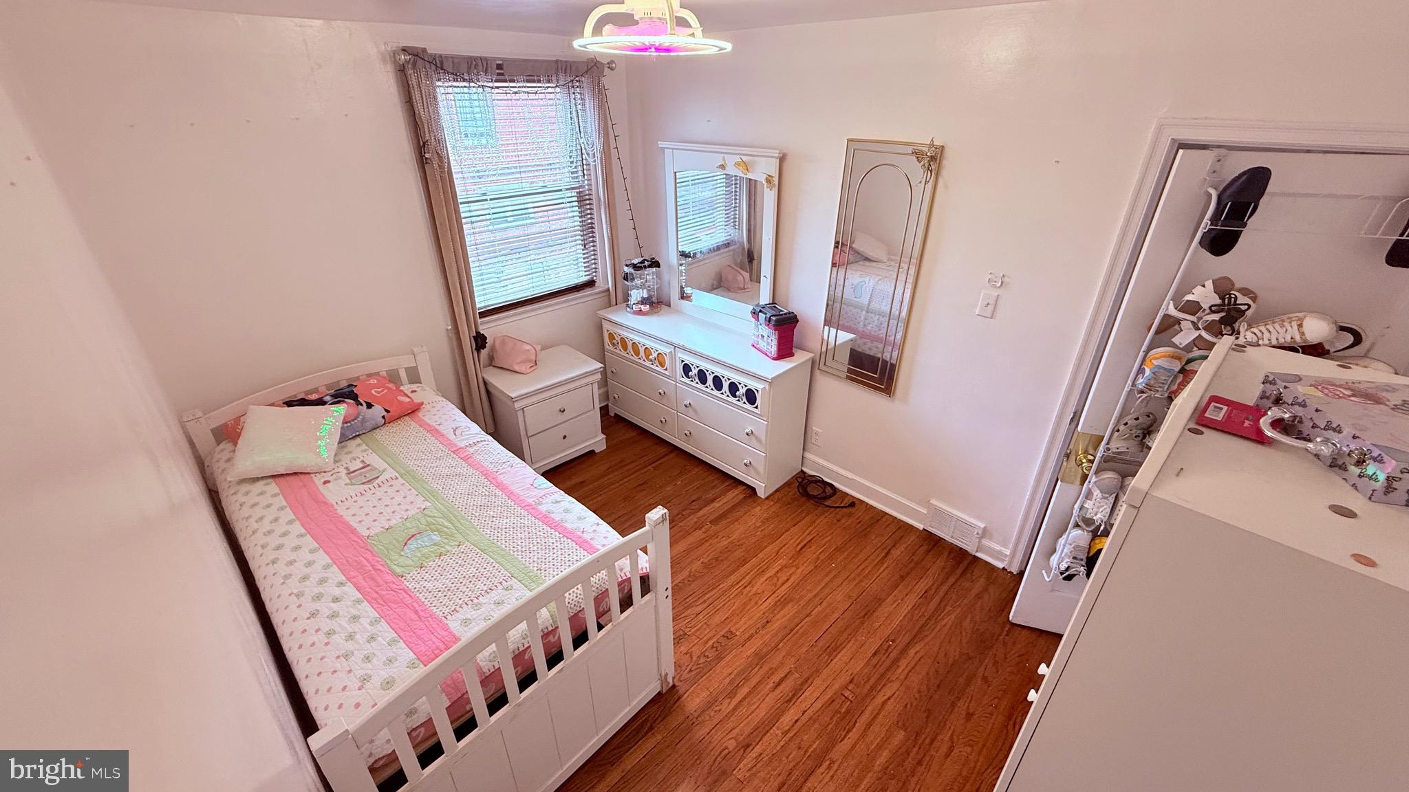 OXFORD CIRCLE - Residential