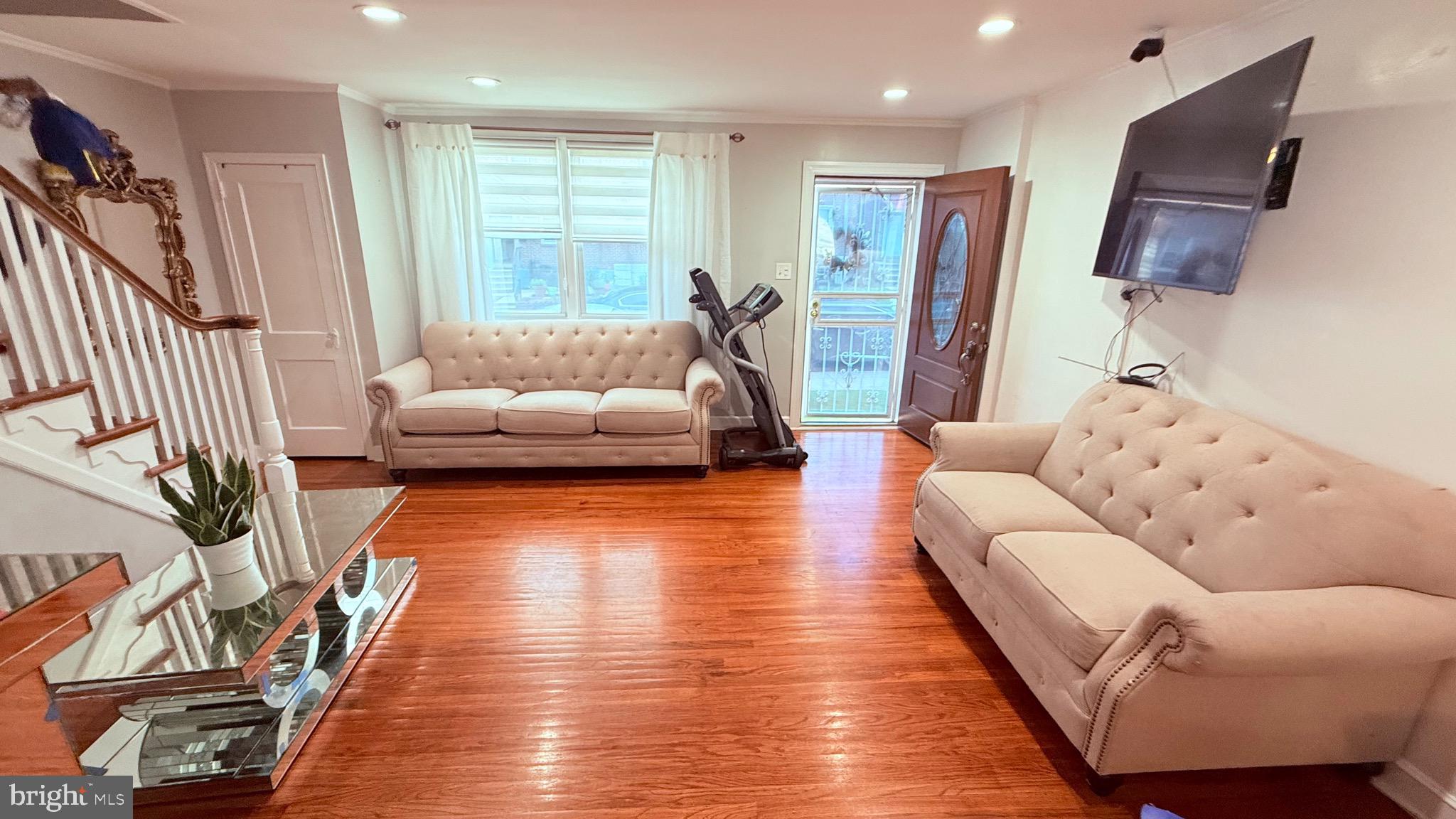 OXFORD CIRCLE - Residential