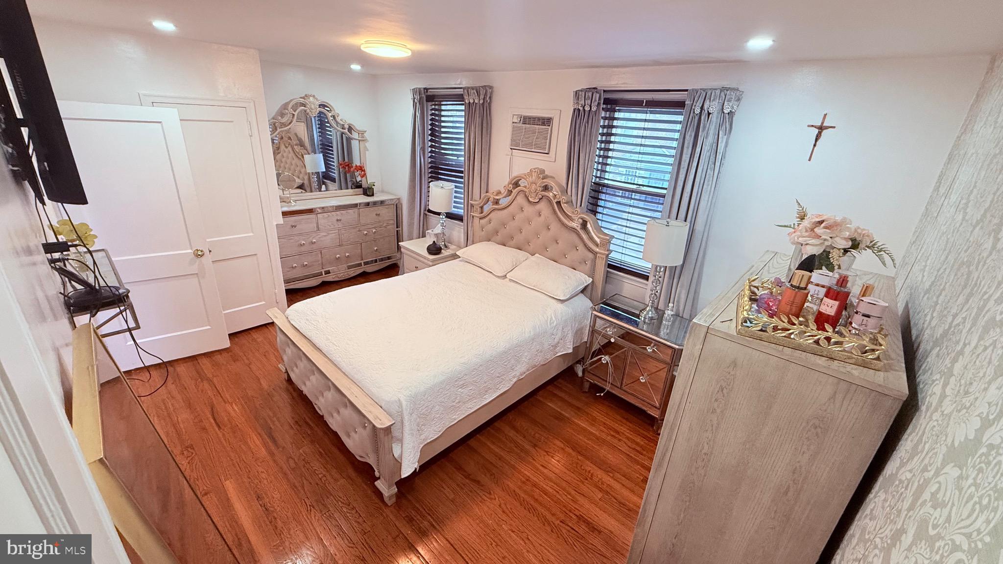 OXFORD CIRCLE - Residential