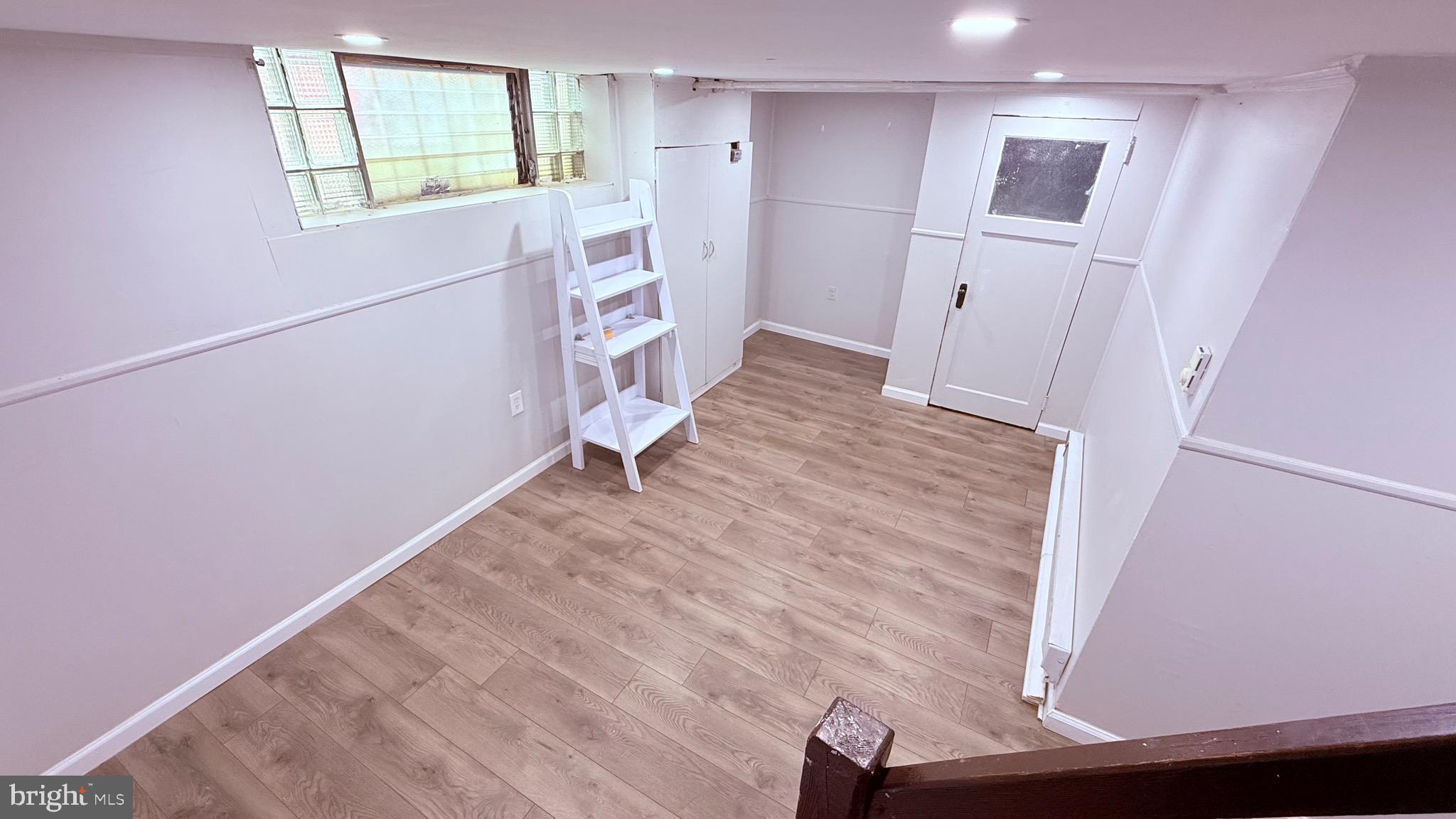 OXFORD CIRCLE - Residential