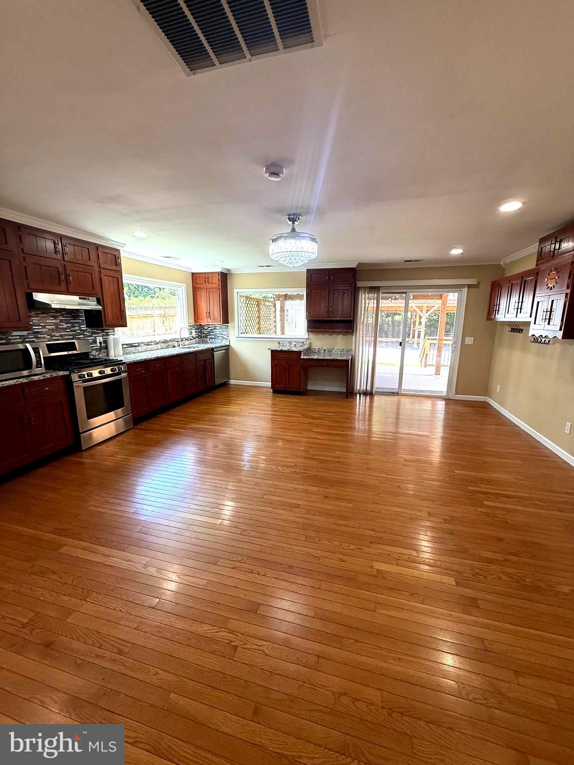 816 CROTHERS LANE