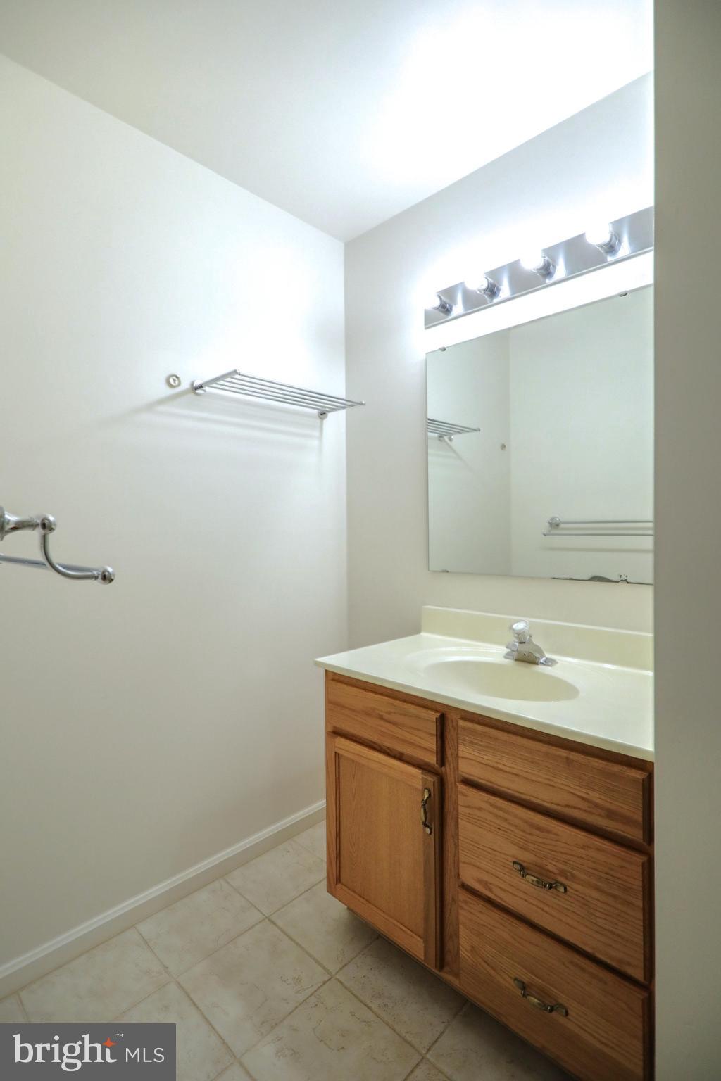 LONGSTOWN VILLAGE - Residential