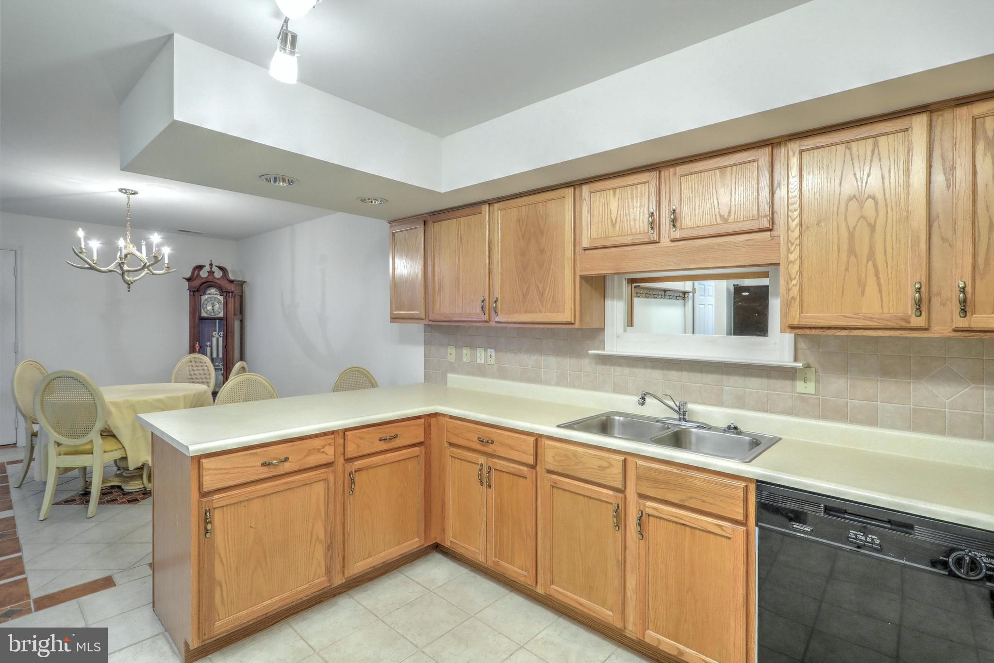 LONGSTOWN VILLAGE - Residential