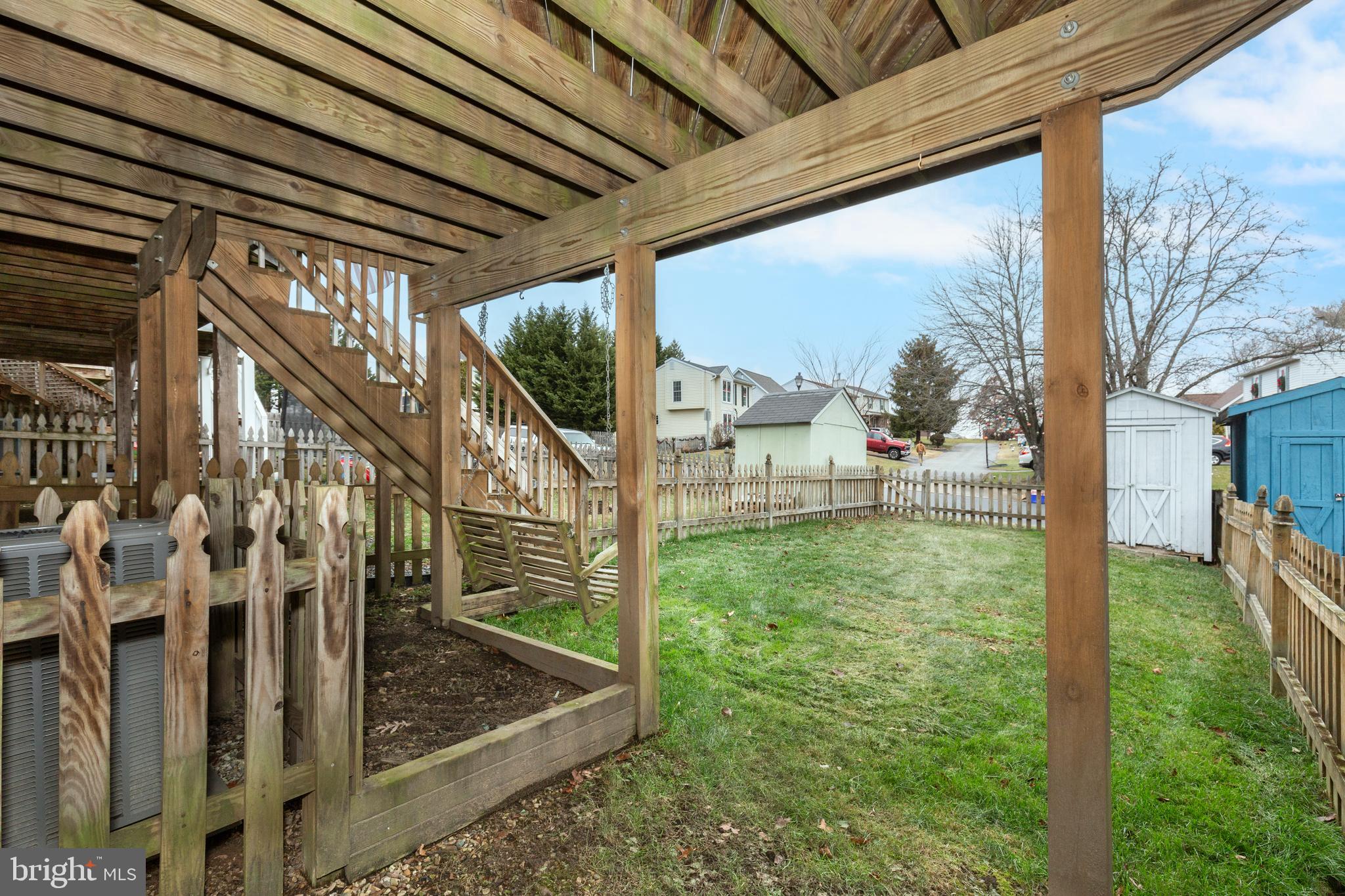 SMALL CROSSINGS - Residential