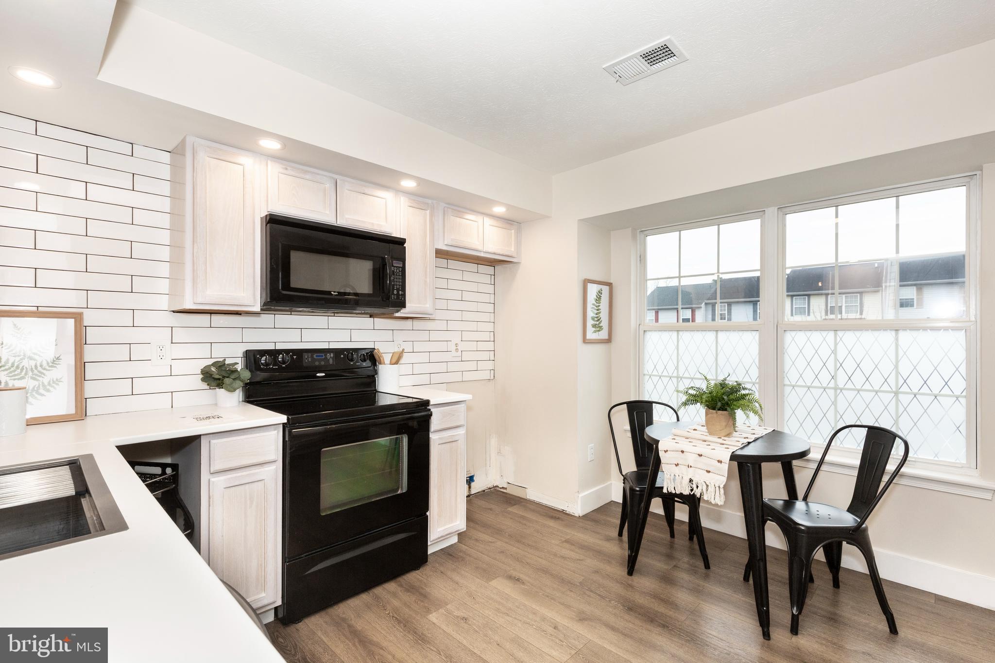 SMALL CROSSINGS - Residential