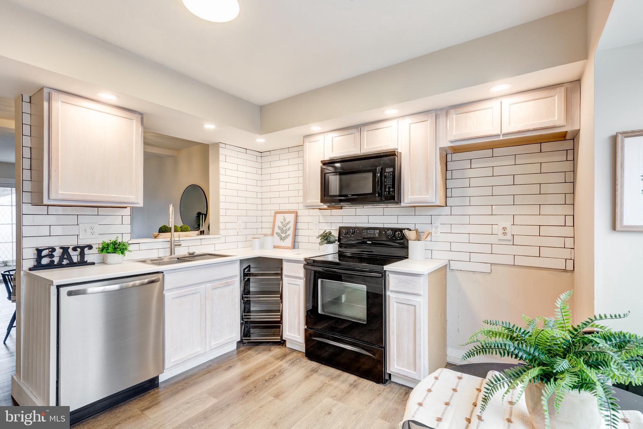 SMALL CROSSINGS - Residential