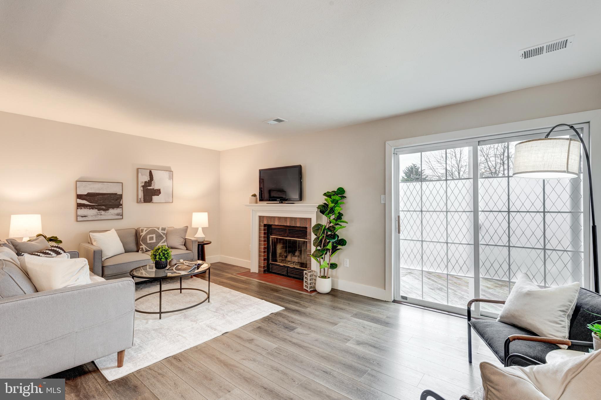 SMALL CROSSINGS - Residential