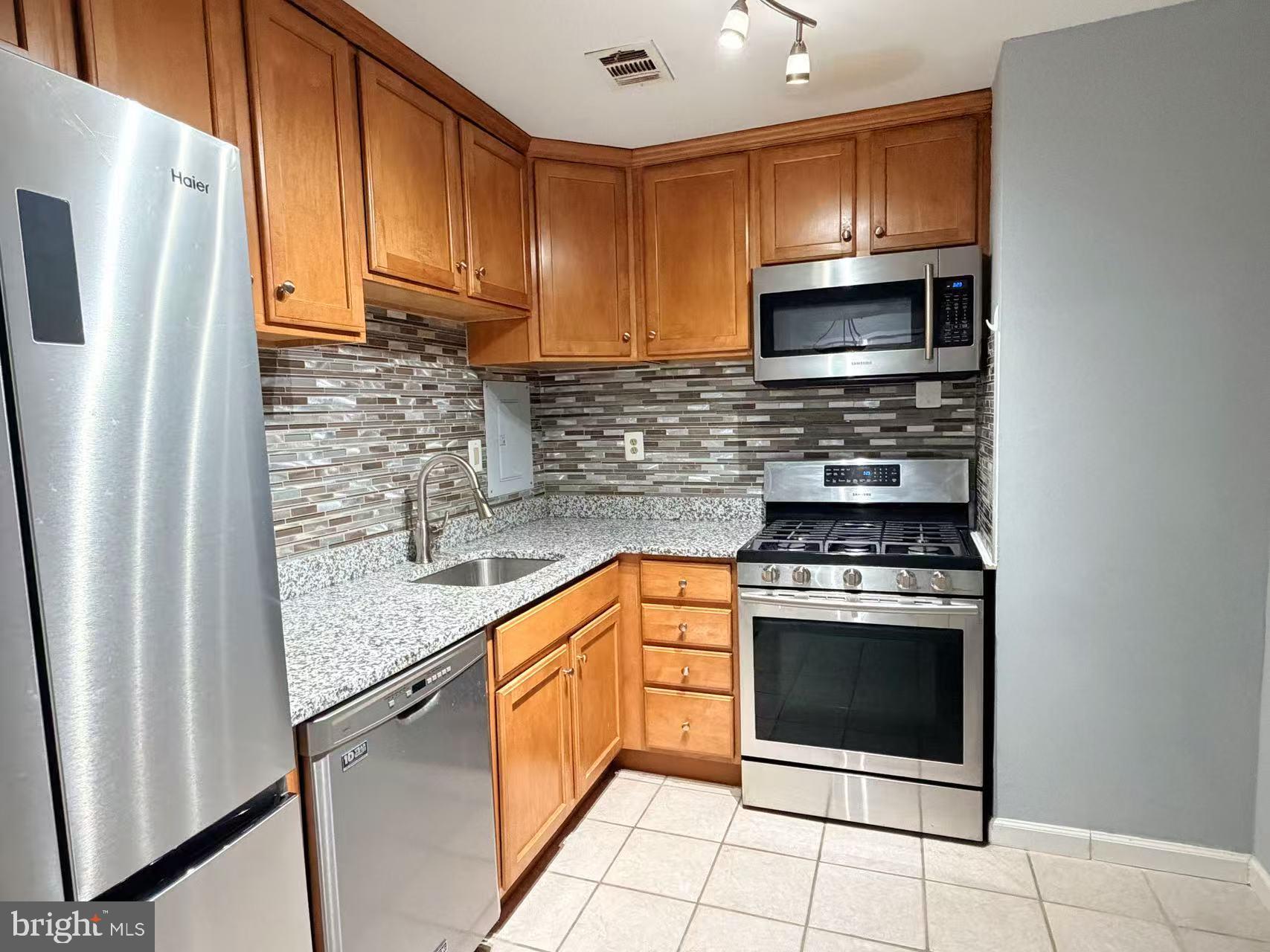 10570 MAIN STREET 404