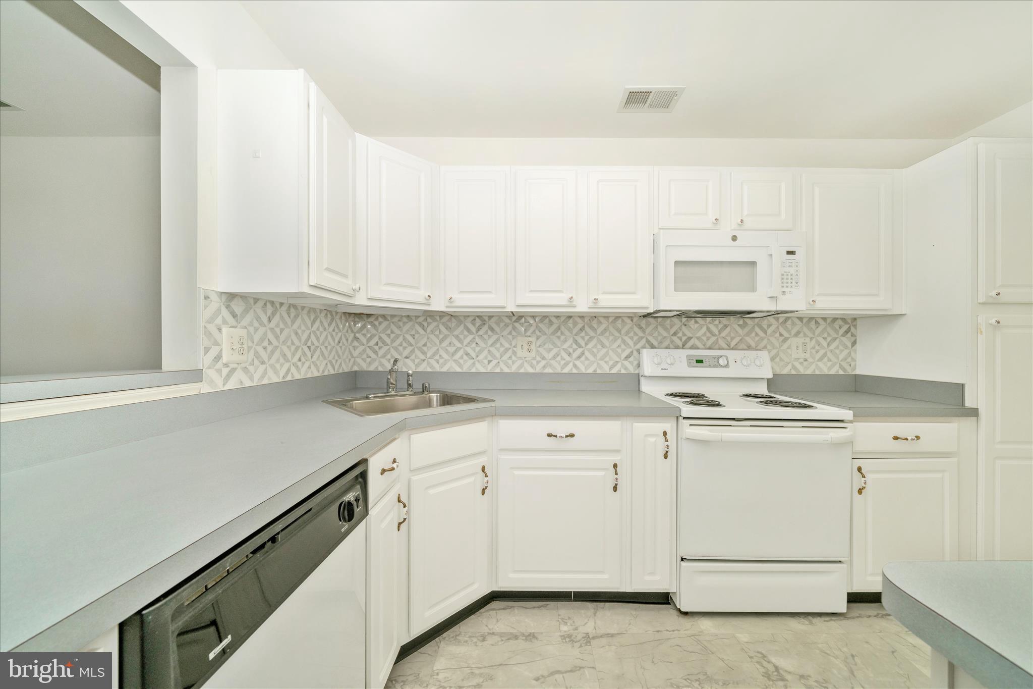 WINIFRED MANOR - Residential