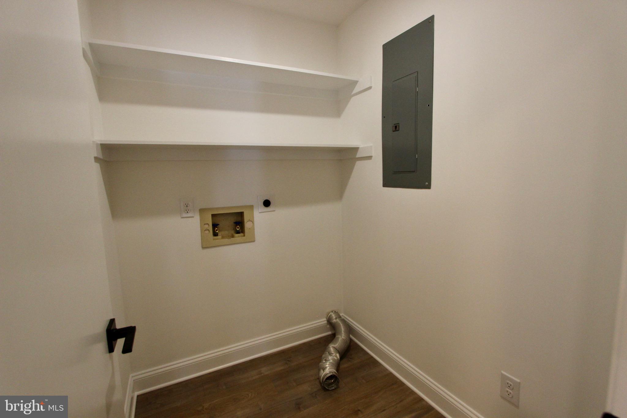 KINGSTOWNE MANOR - Residential