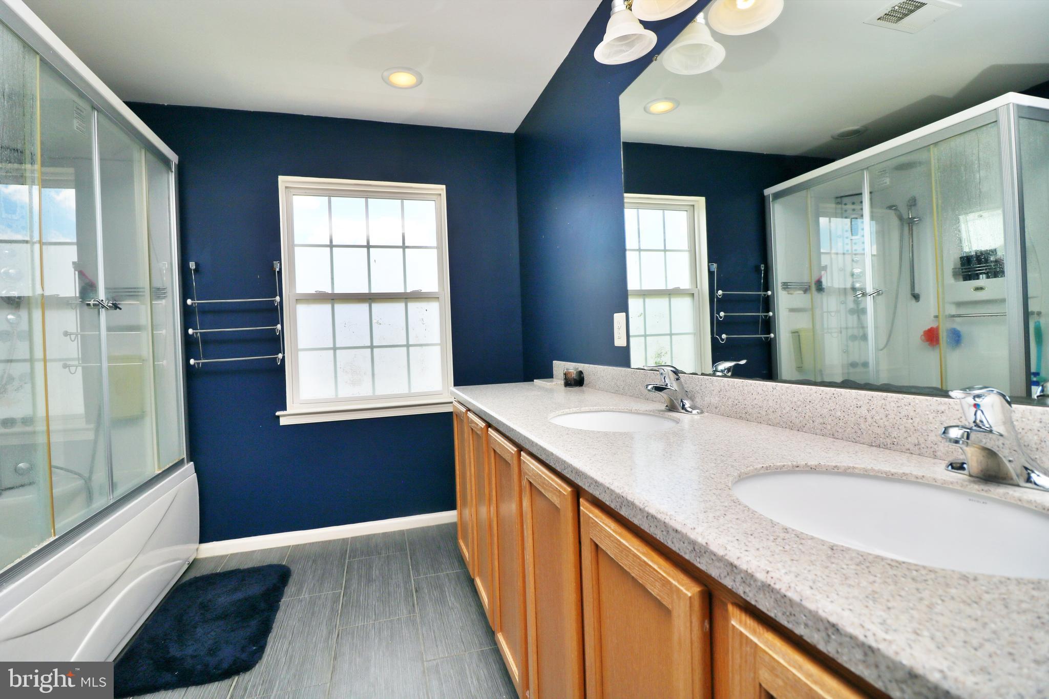 LAKELAND PLACE - Residential