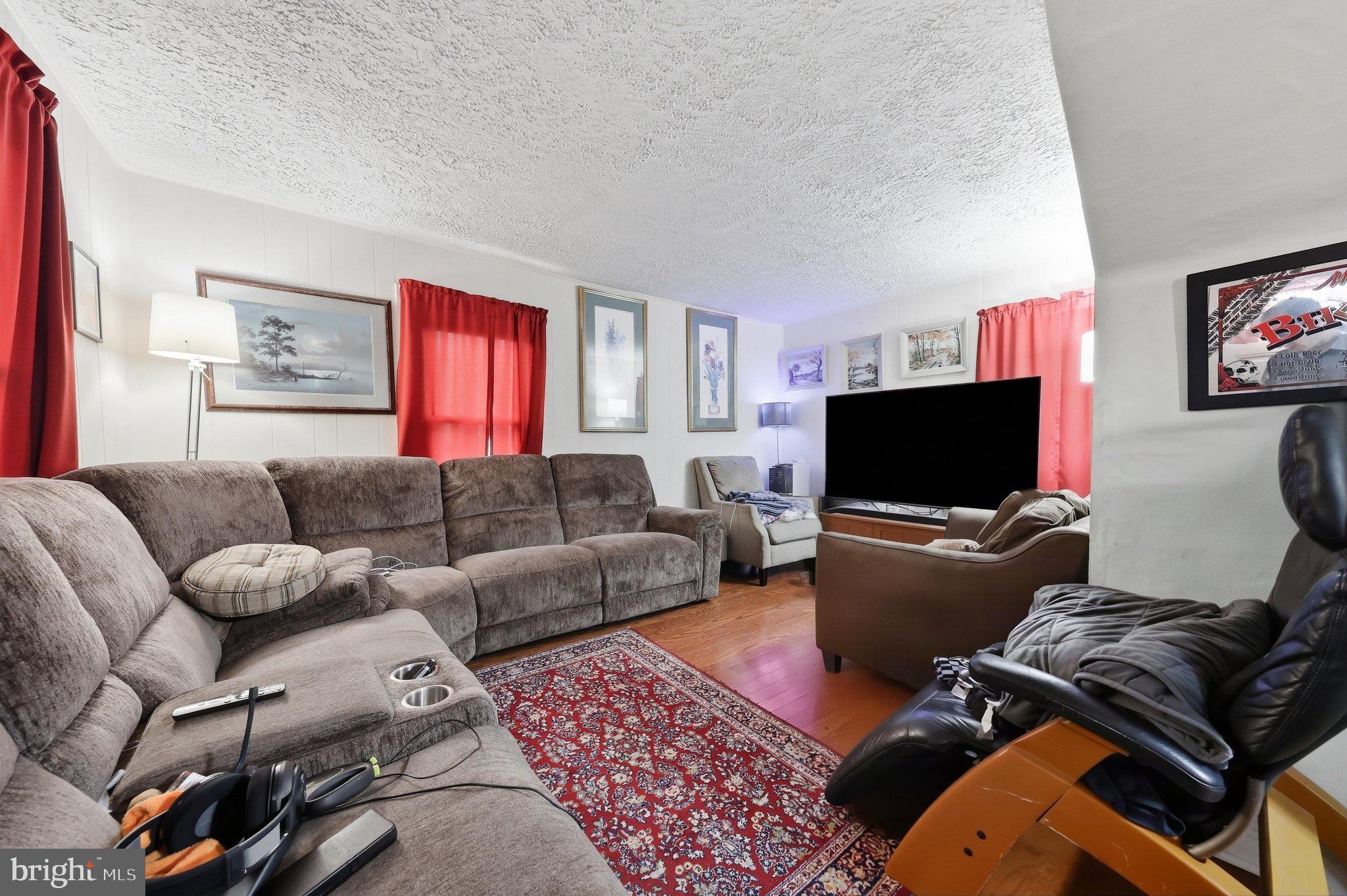 15 FAIRGROUND AVENUE