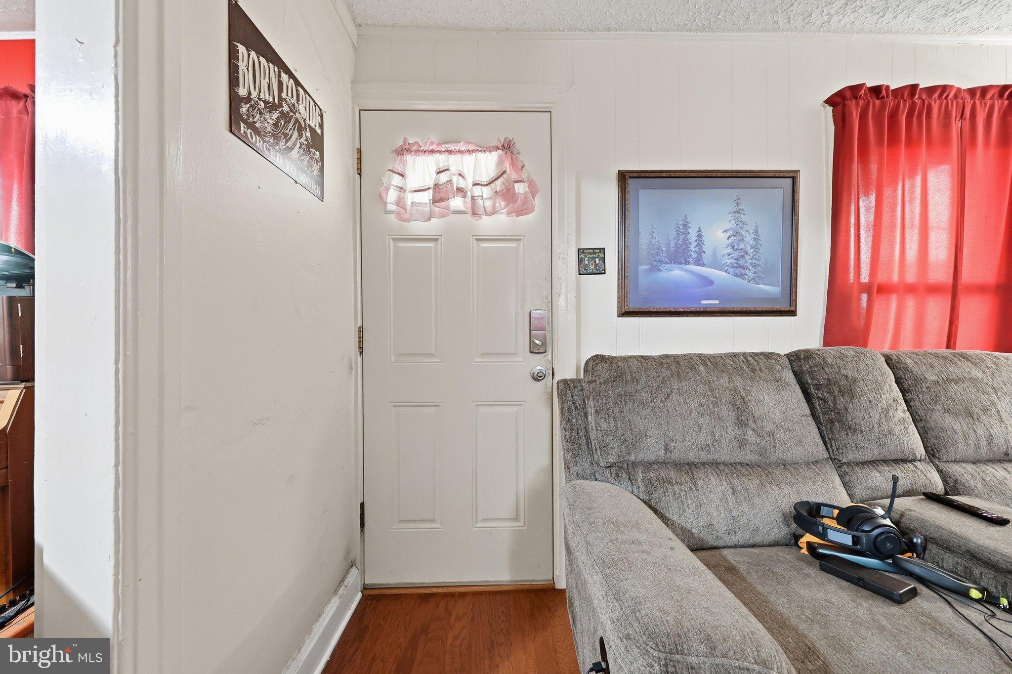 15 FAIRGROUND AVENUE