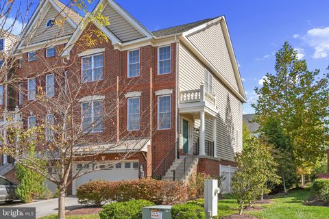 Photo of 4408 Thoroughbred Drive, UPPER MARLBORO, MD 20772 (MLS # MDPG2180978) Photo of 4408 Thoroughbred Drive, UPPER MARLBORO, MD 20772 (MLS # MDPG2180978)