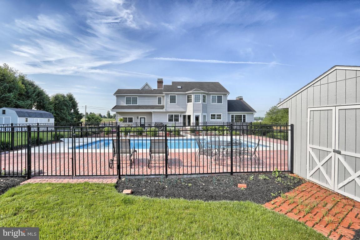 ROYAL OAKS - Residential
