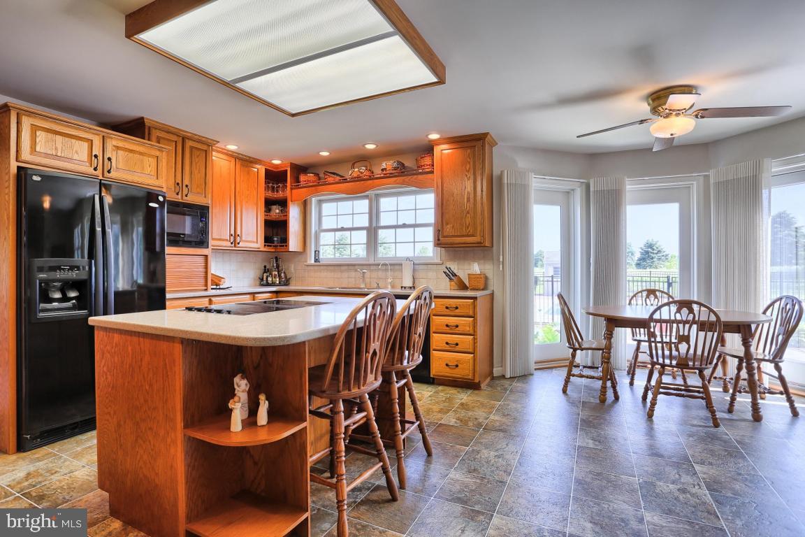 ROYAL OAKS - Residential