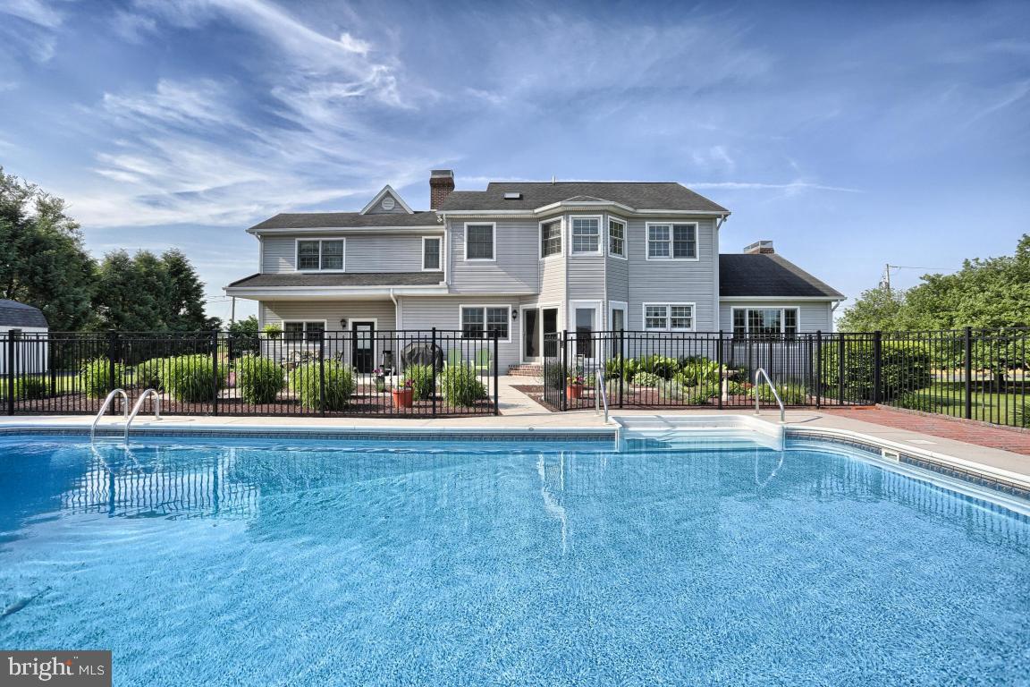 ROYAL OAKS - Residential