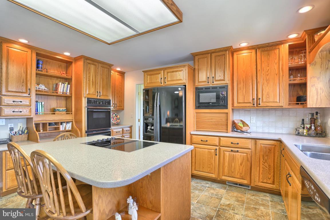 ROYAL OAKS - Residential