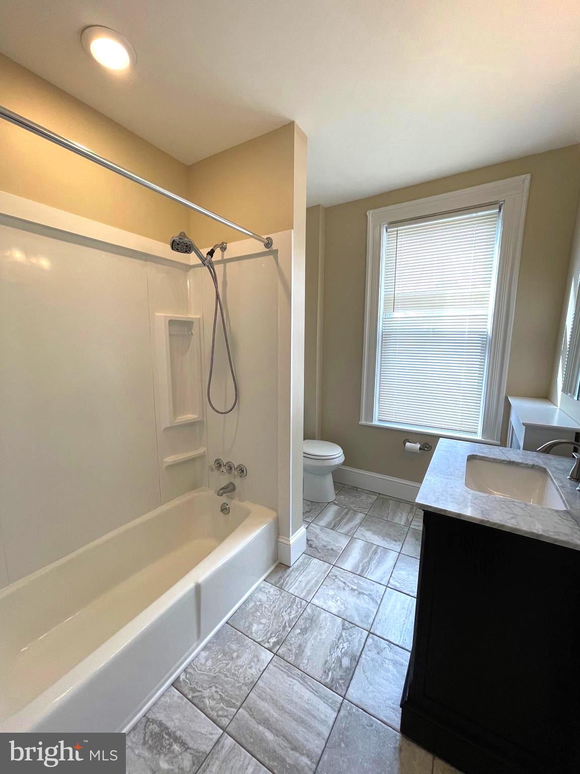 BRISTOL - Residential Lease