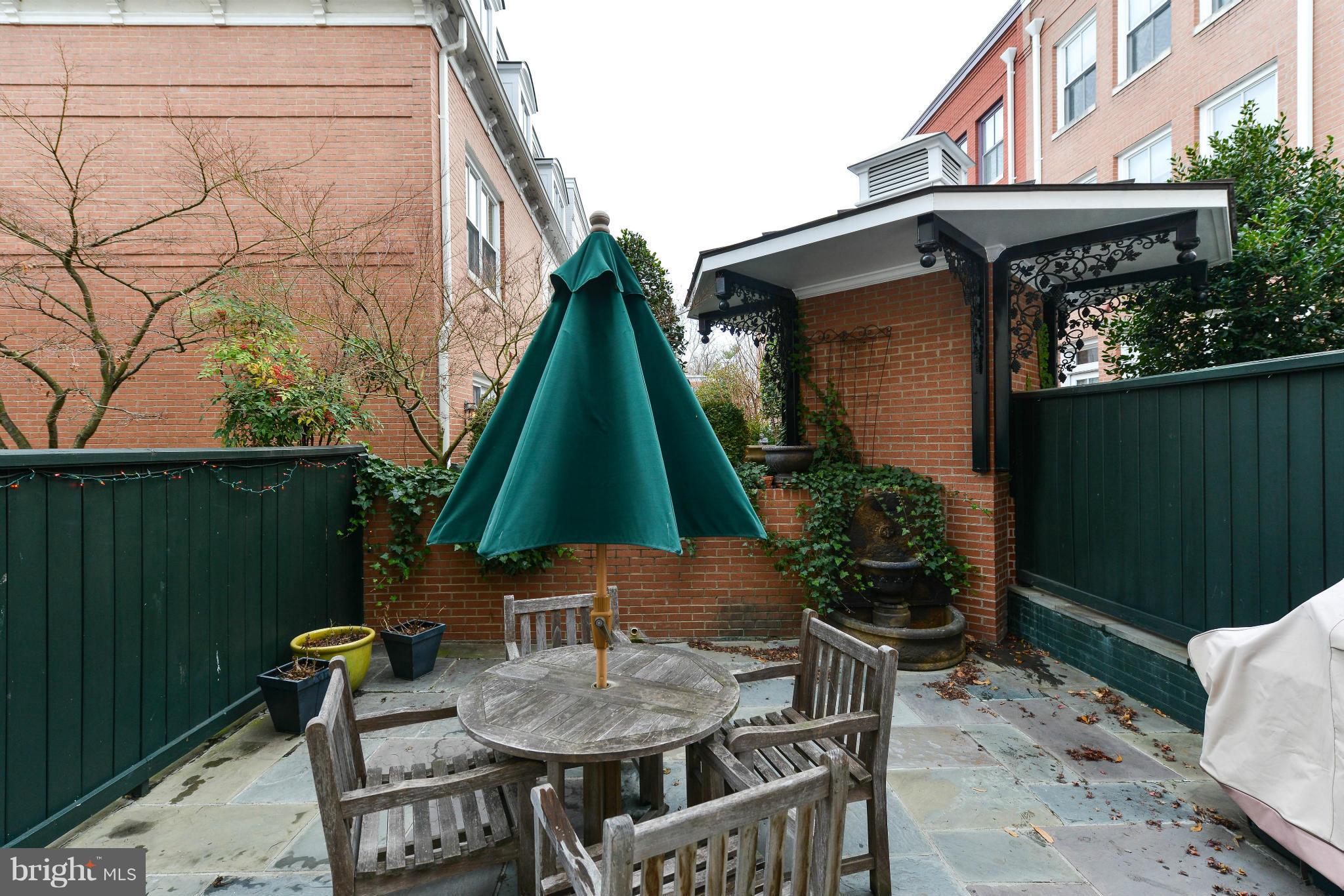 BACKYARD BOATS - Residential