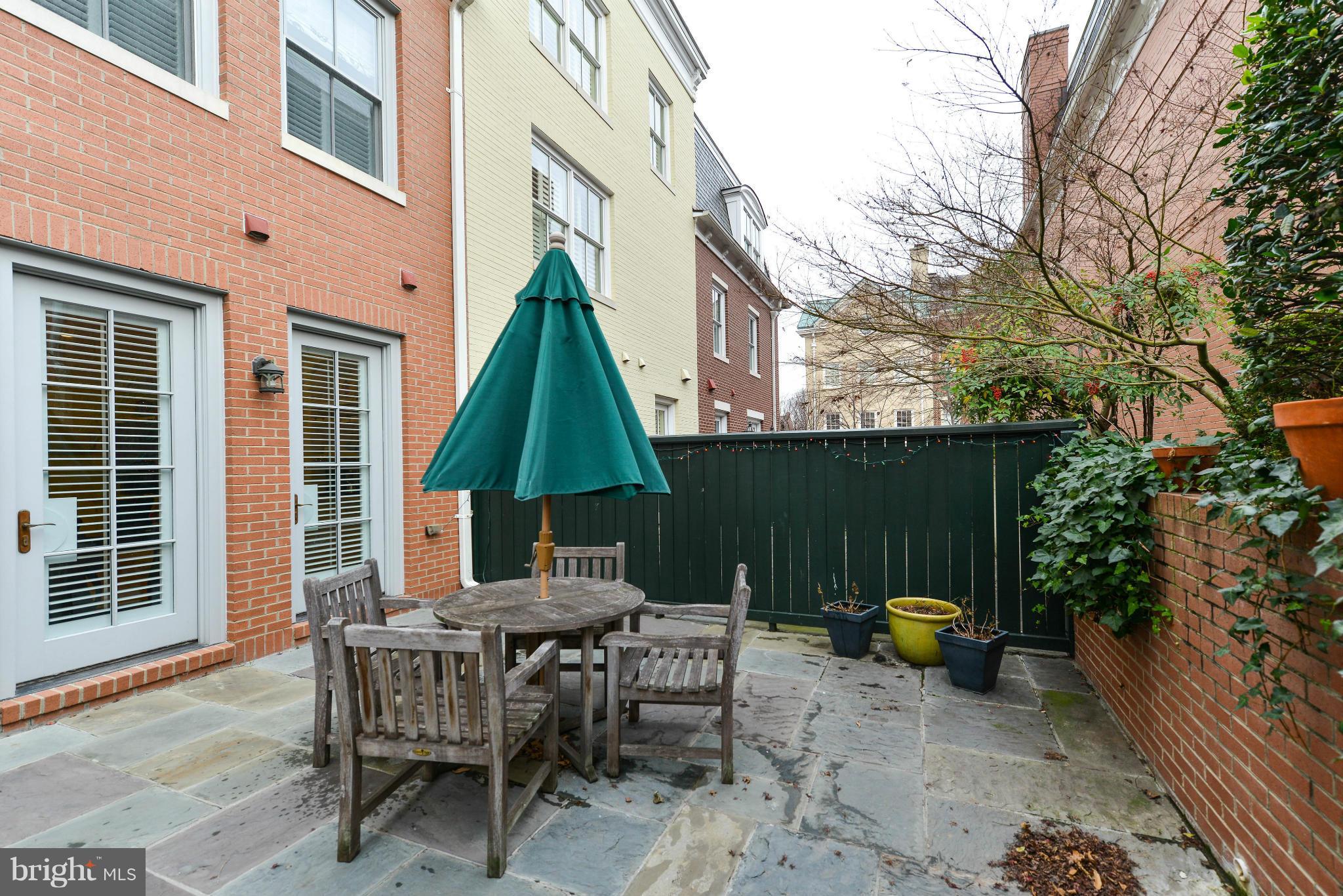 BACKYARD BOATS - Residential