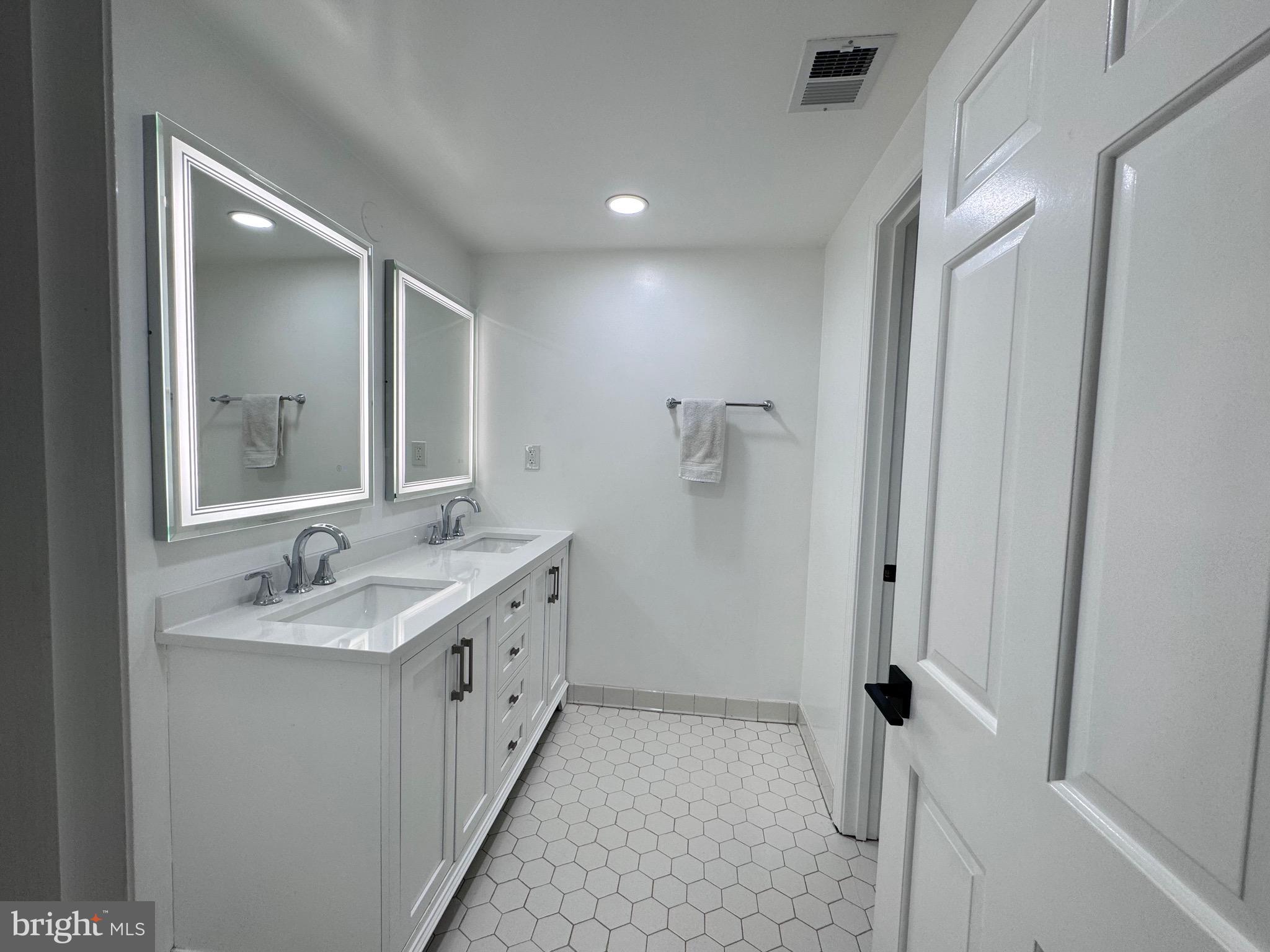 OLD MILL ESTATES - Residential Lease