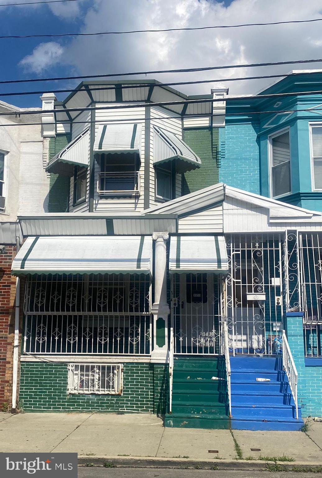 Welcome to 3853 N 6th St — a spacious and well-located 3-bedroom, 2-bathroom rowhome in the heart of Philadelphia. This home features a large basement, a private backyard, and a layout perfect for comfortable everyday living or rental income.
Located in a well-served area with access to multiple public transportation lines, commuting and connectivity are a breeze. The home also includes gas heating, public water and sewer, and a metal security door for added peace of mind.
Whether you’re a first-time homebuyer or an investor looking for a great opportunity, this property offers excellent value in a growing neighborhood. Schedule your showing today!