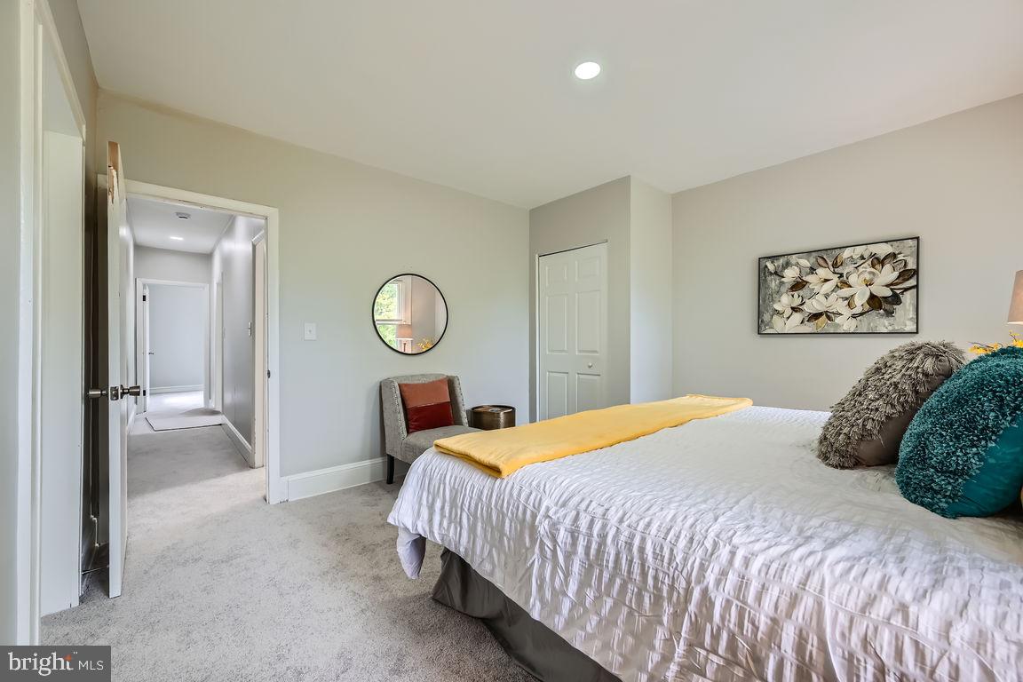 LAKE EVESHAM - Residential
