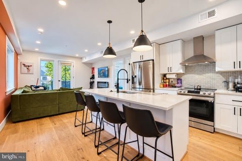 Condo For Sale - 1009 Rhode Island Avenue #6<br/> WASHINGTON, DC 20018