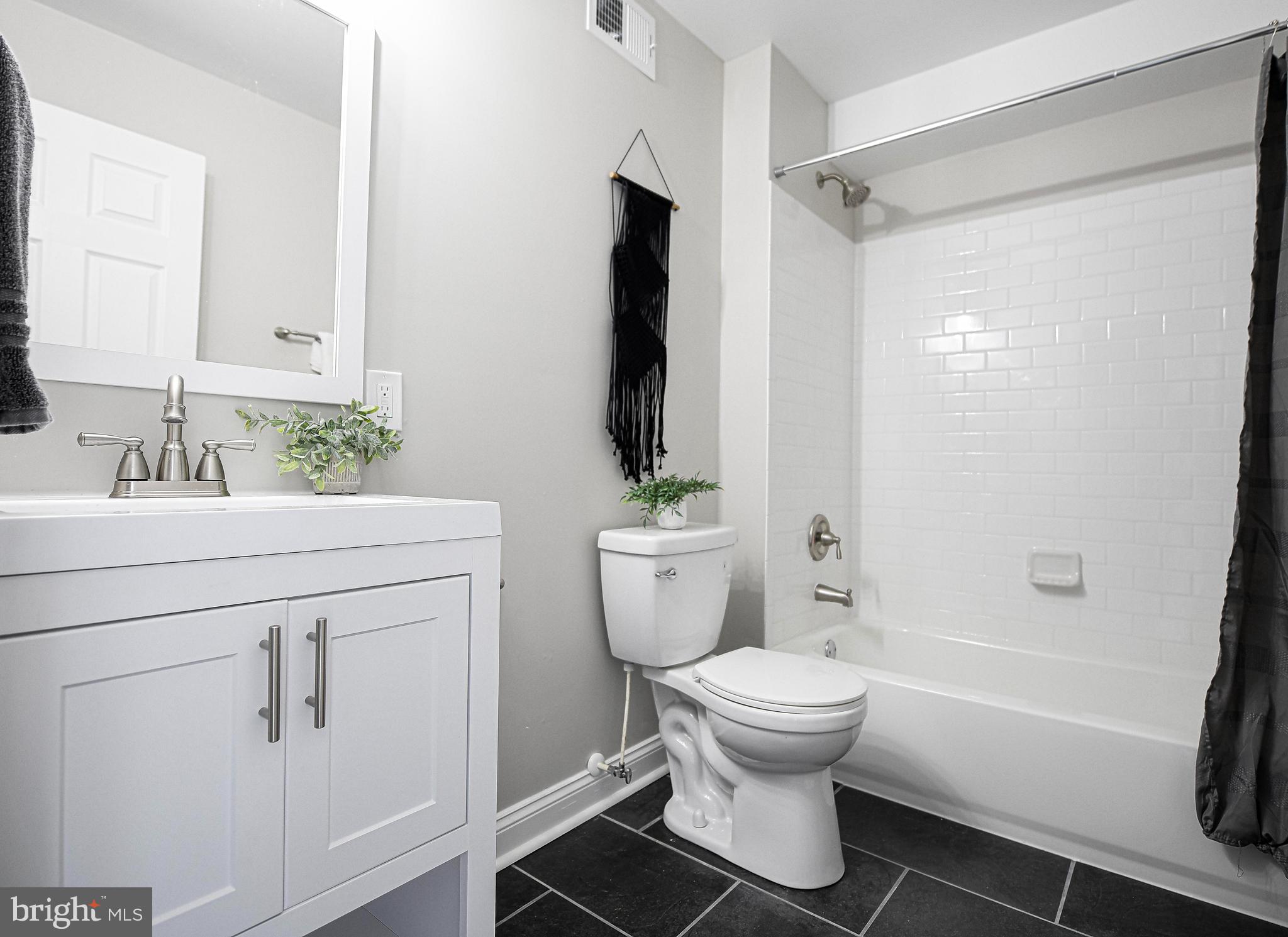 ELLWOOD PARK - Residential