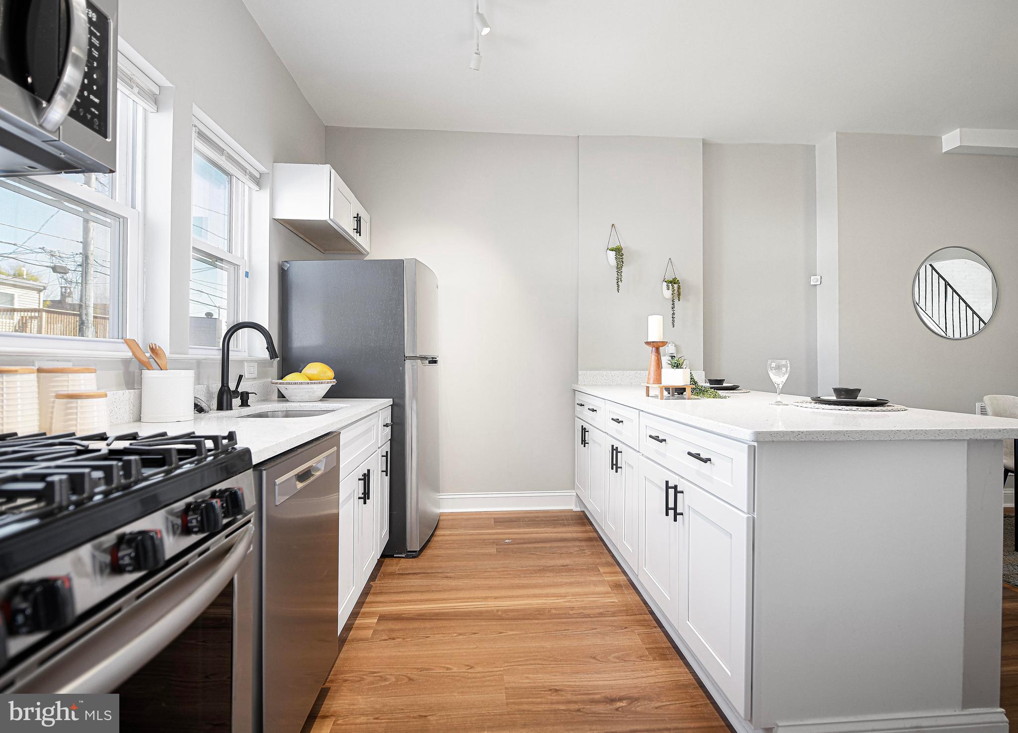 ELLWOOD PARK - Residential