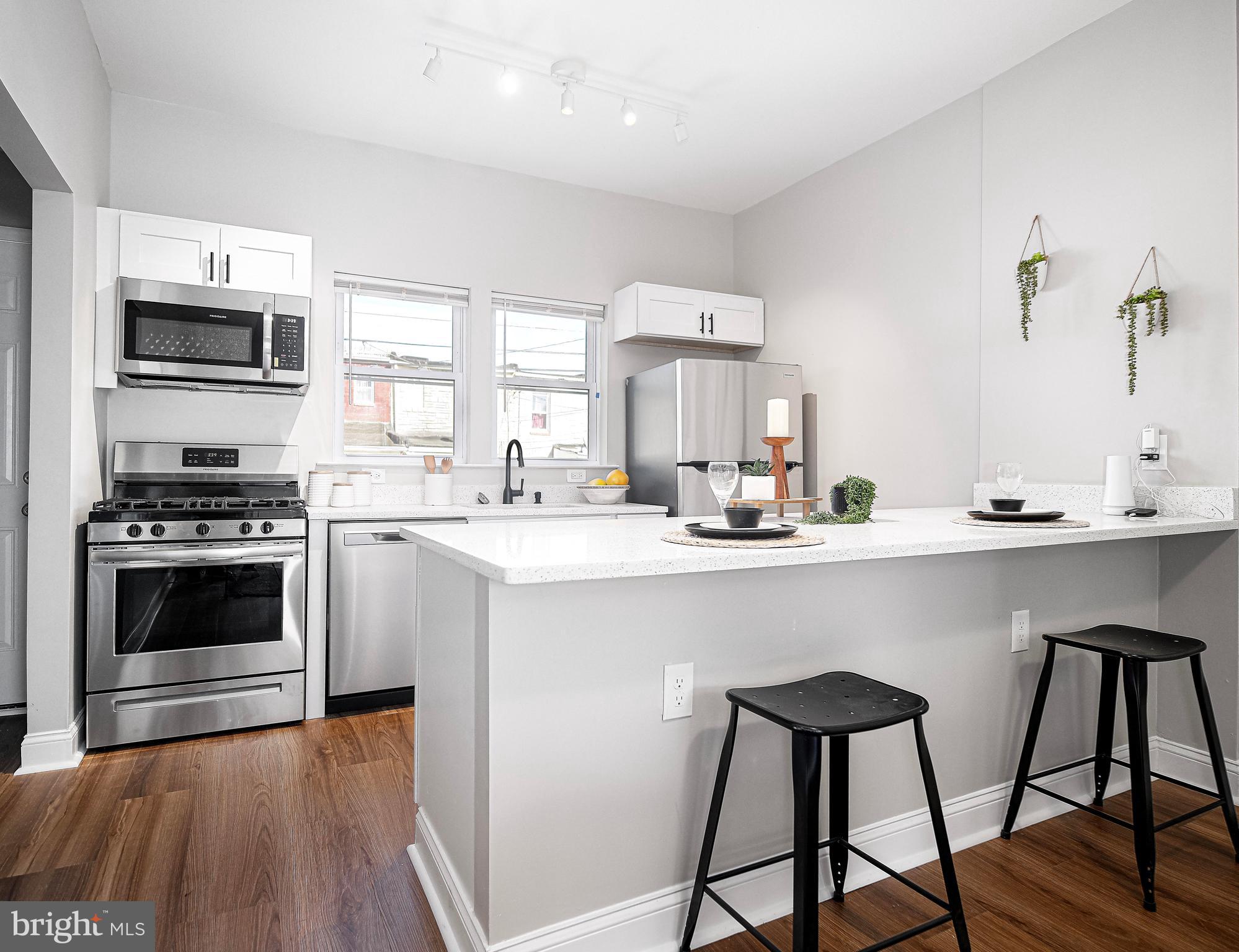 ELLWOOD PARK - Residential