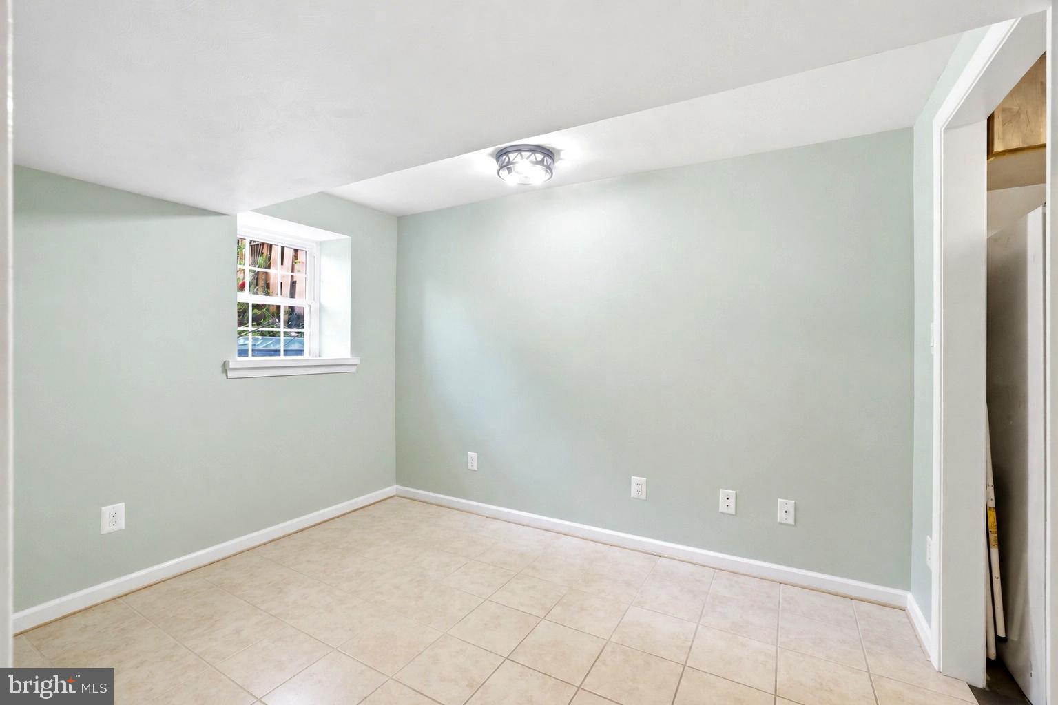 LAKE BRADDOCK - Residential