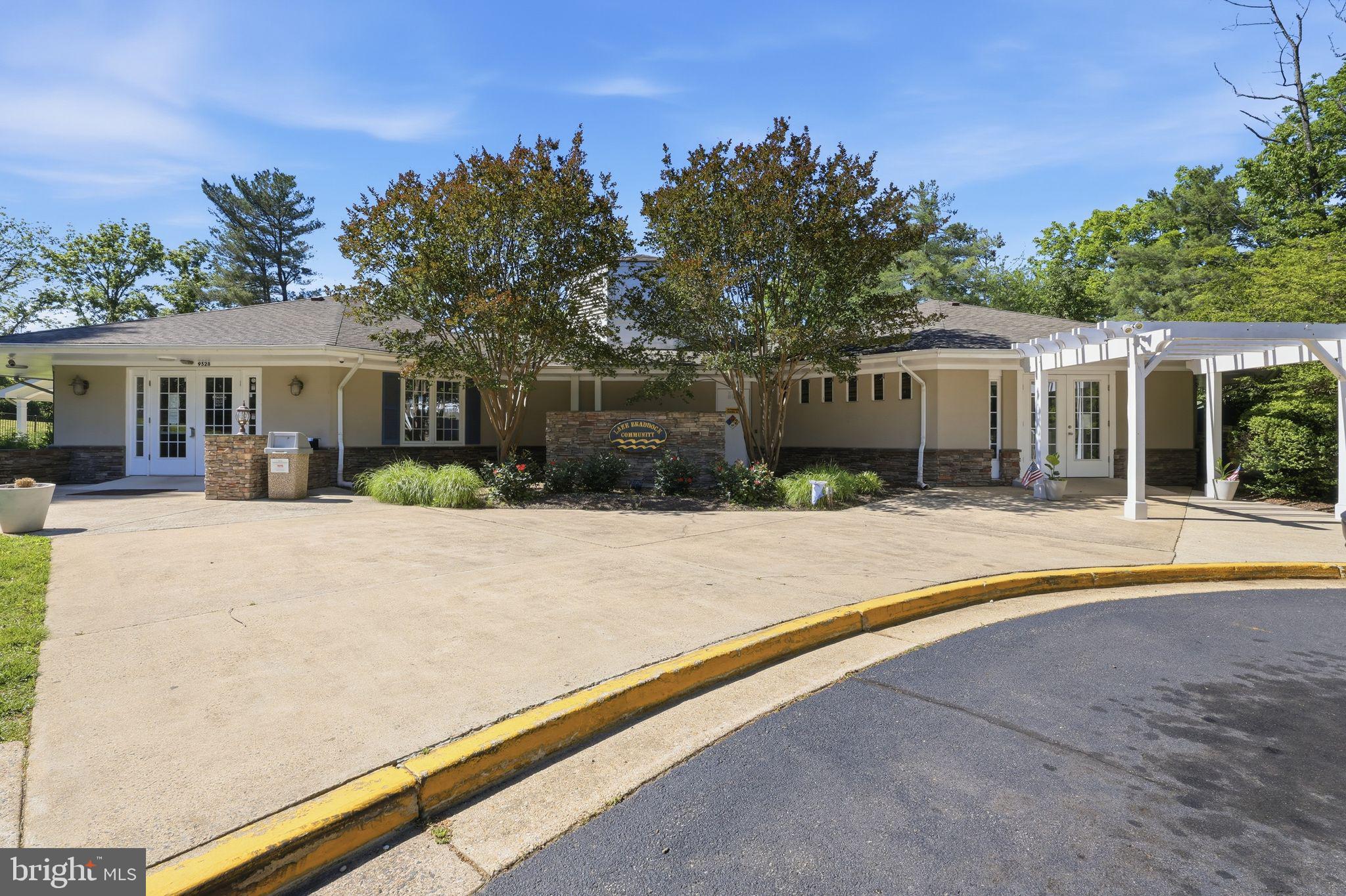 LAKE BRADDOCK - Residential