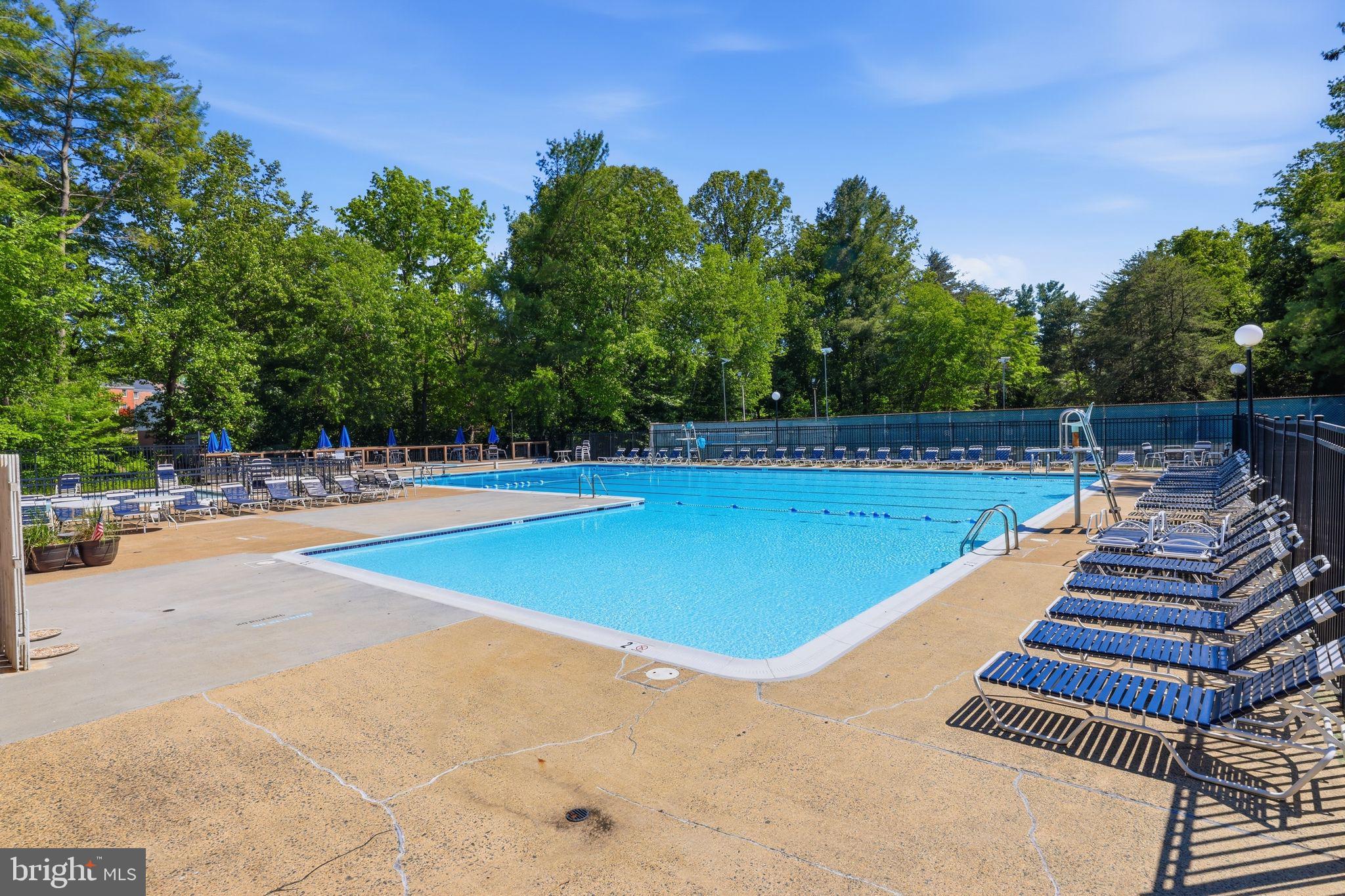 LAKE BRADDOCK - Residential