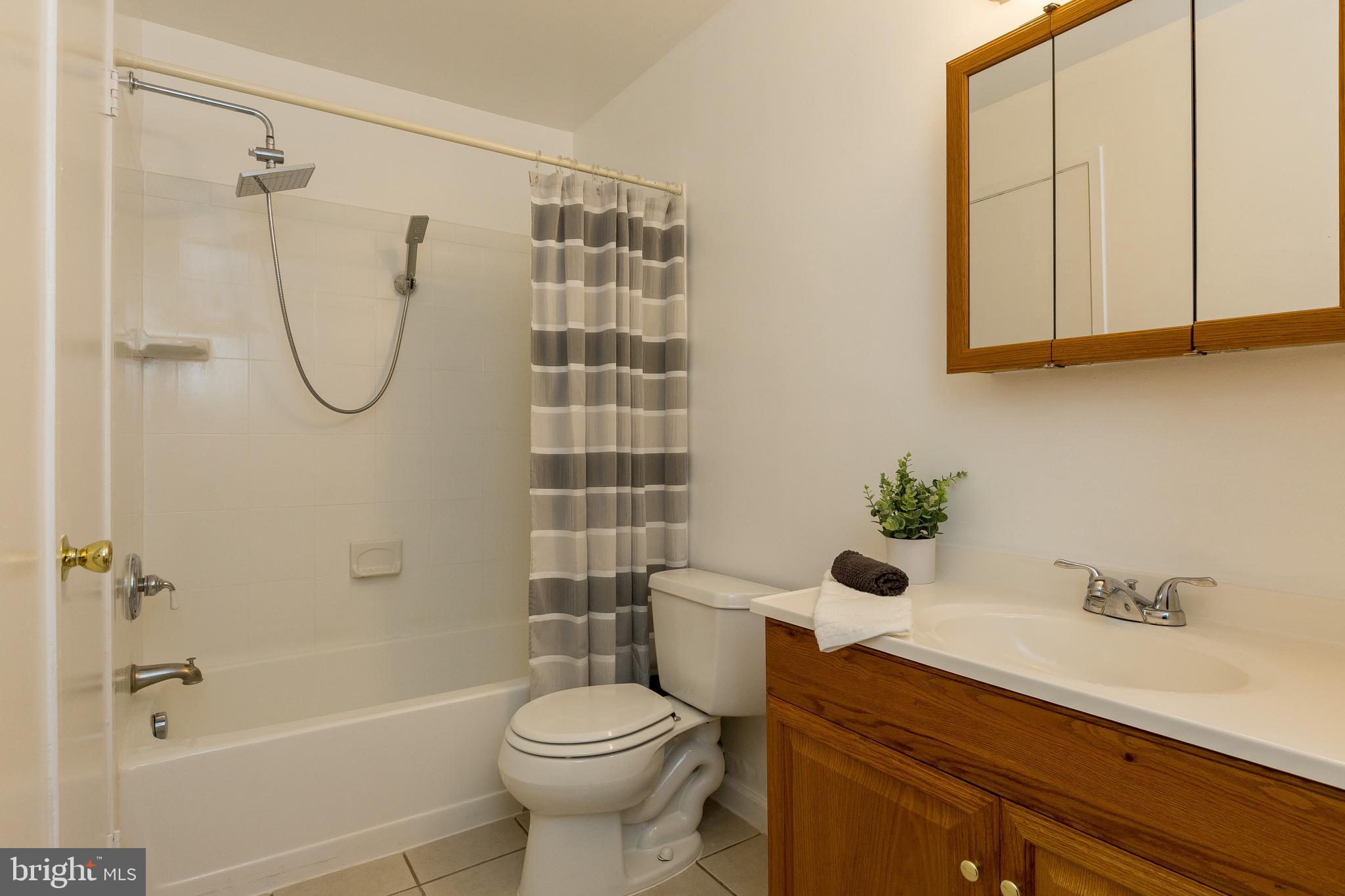 FARMINGDALE - Residential Lease