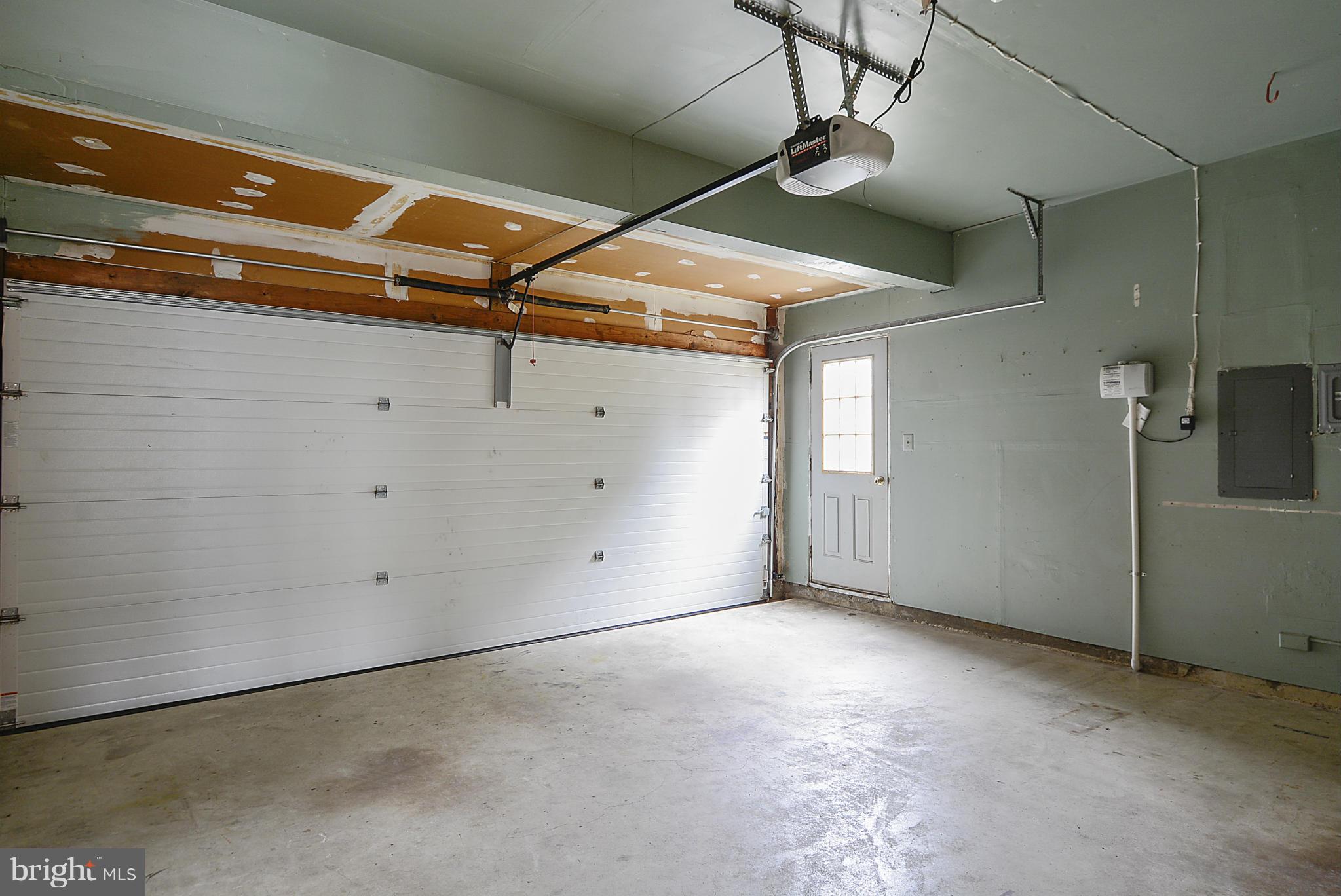 LAKE DEVEREUX - Residential Lease