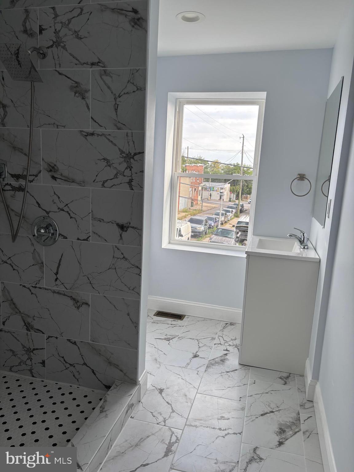 BROADWAY EAST - Residential