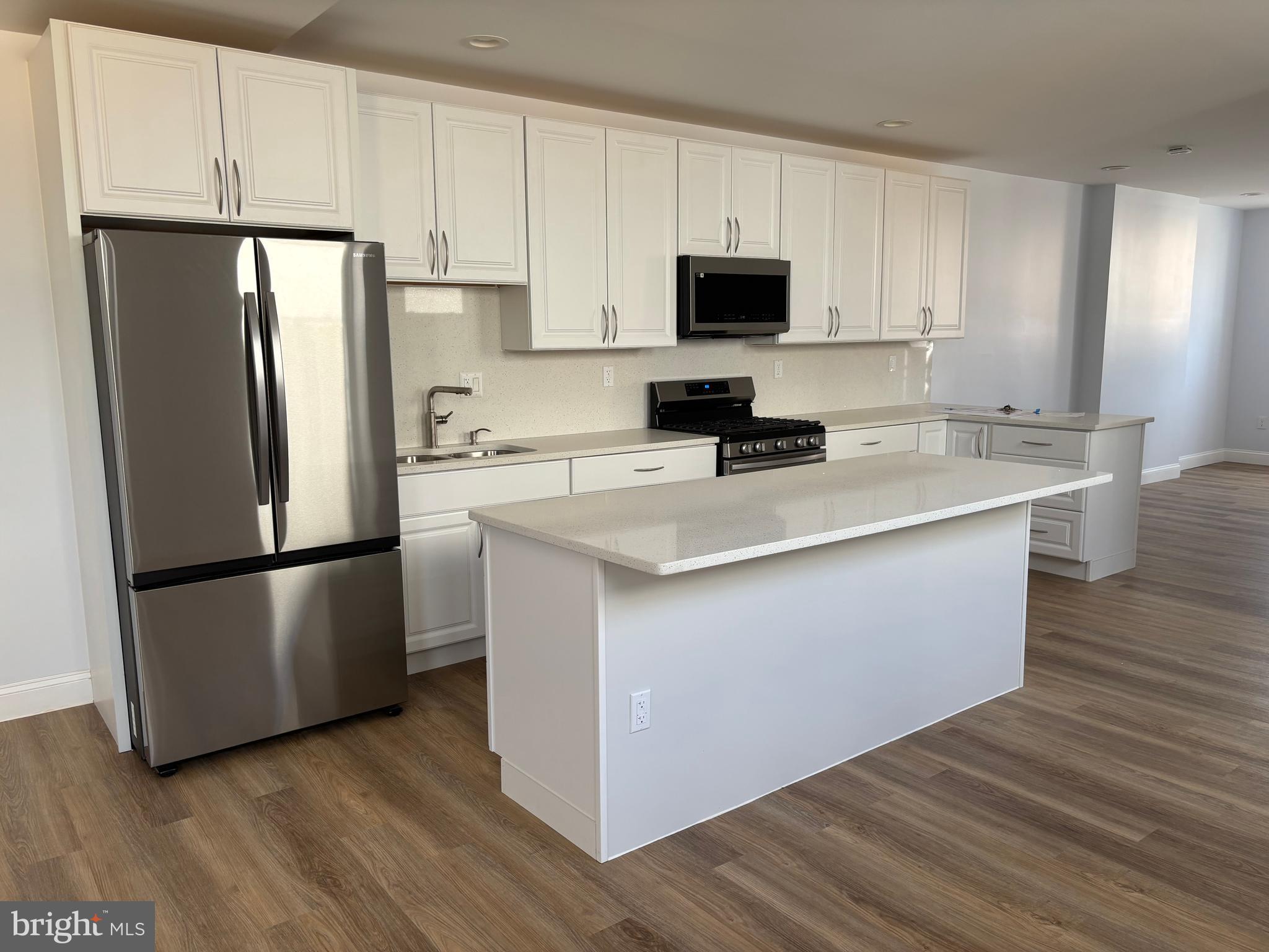 BROADWAY EAST - Residential