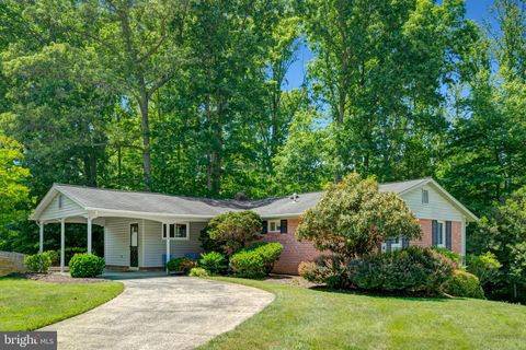 Photo of 5310 Gainsborough Drive, FAIRFAX, VA 22032 (MLS # VAFX2313246)