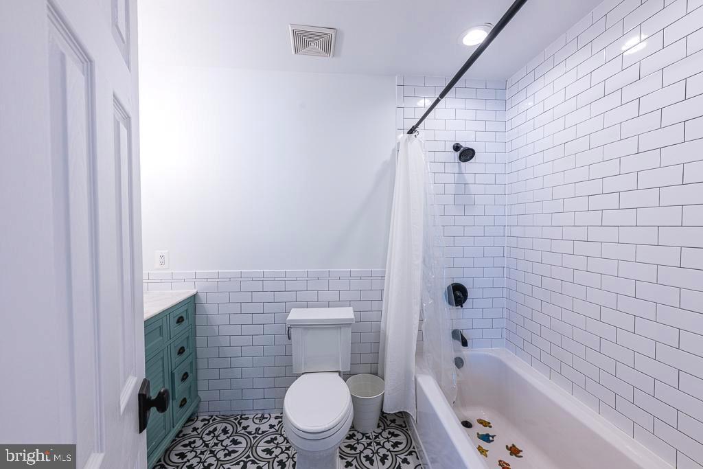 HICKORY GROVE - Residential