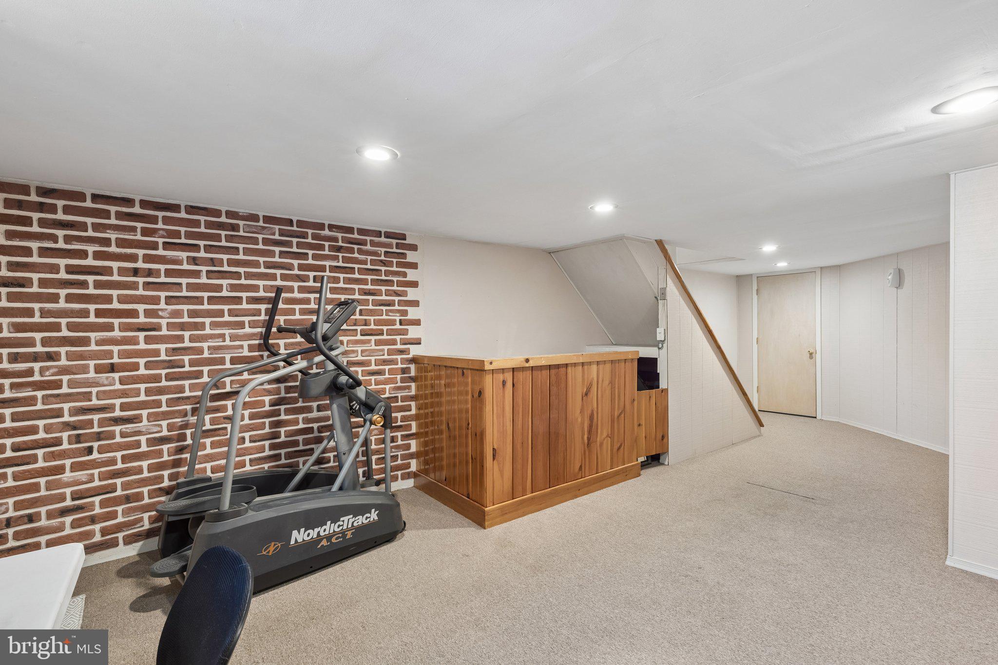 UPLAND VIL - Residential