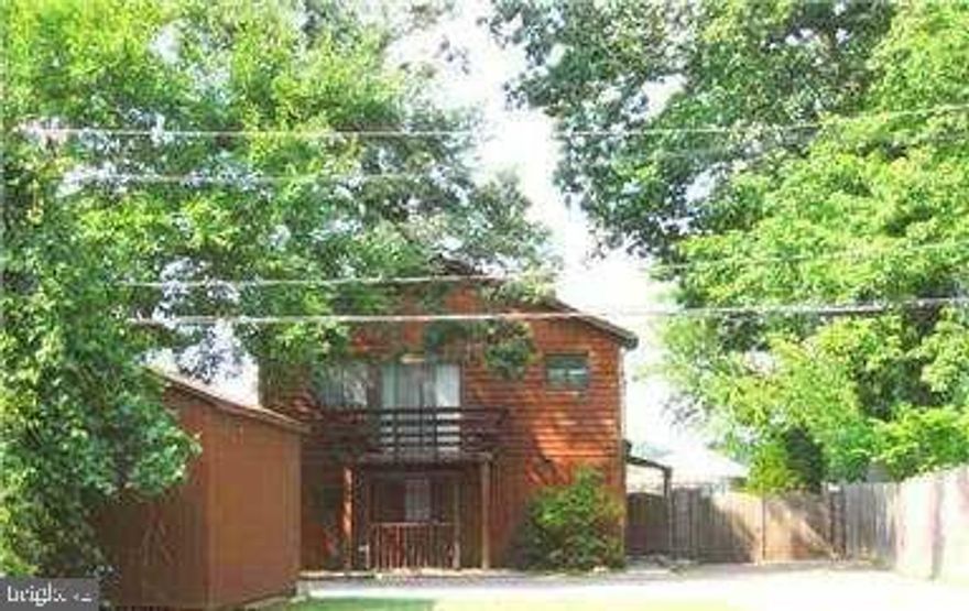 SHORT TERM FURNISHED HOME IN SEVERNA PARK- 8 months only ----
WATERFONT -Short-Term fully  FURNISHED Home in Severna Park on The Magothy River
! Back of Home has a Wall of Glass you can Watch the Boats and The Seasons go by.  Fully Furnished just bring your suitcase !  Available for 8 months only.   Move In September 5,2024 - May 31,2025
 (  owner will  NOT consider a longer lease)

Fresh and Clean!   Perfect for relocations and people between home sales!