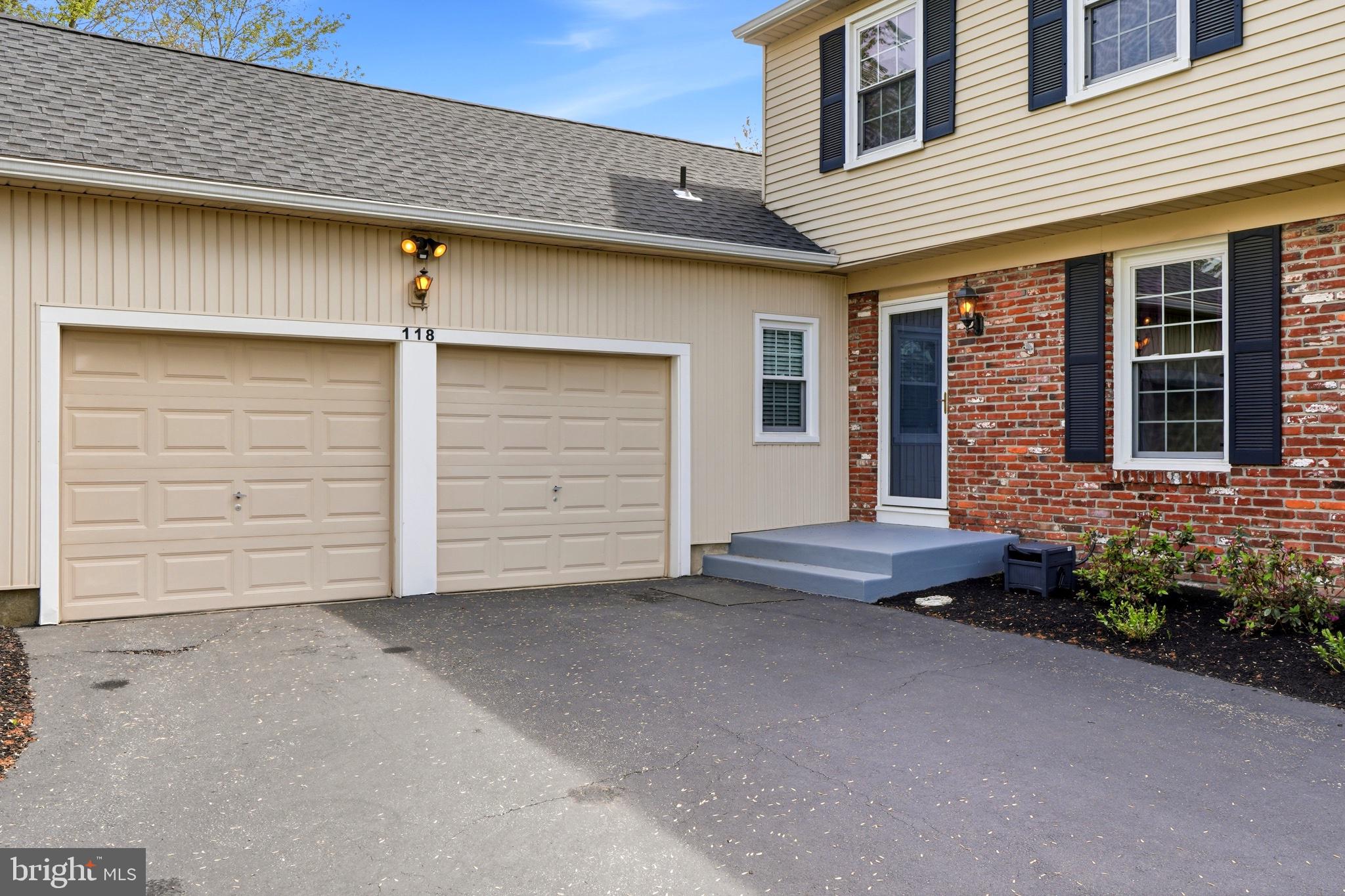 118 KINGSDALE AVENUE