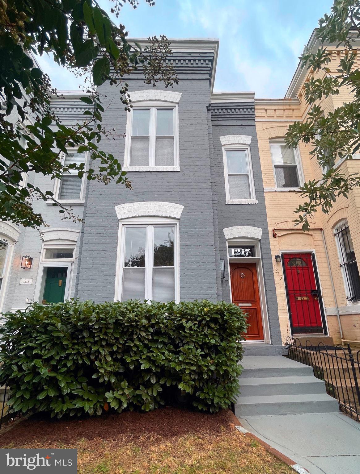 1217 I STREET NE