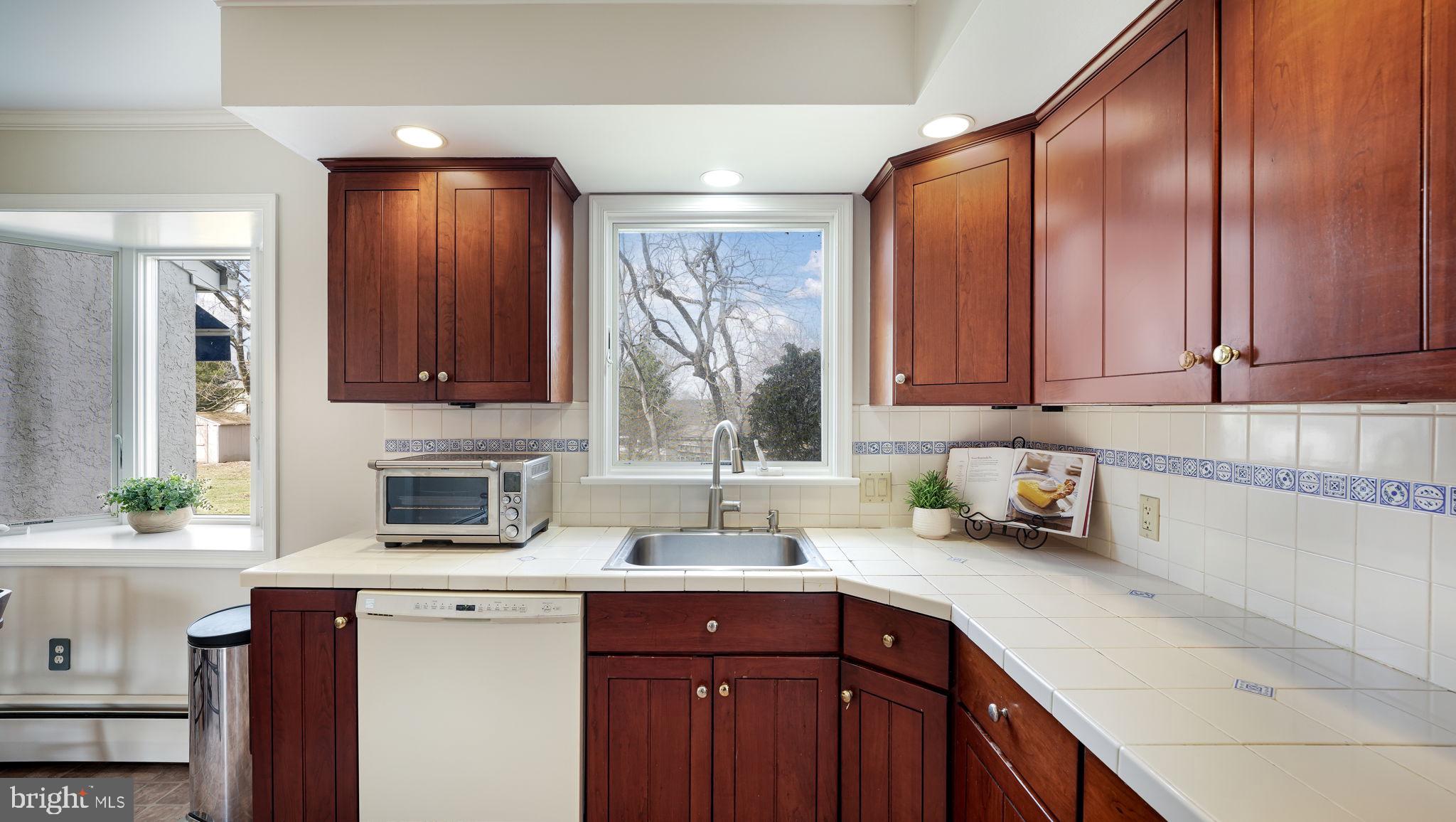 OXBOW MDWS - Residential