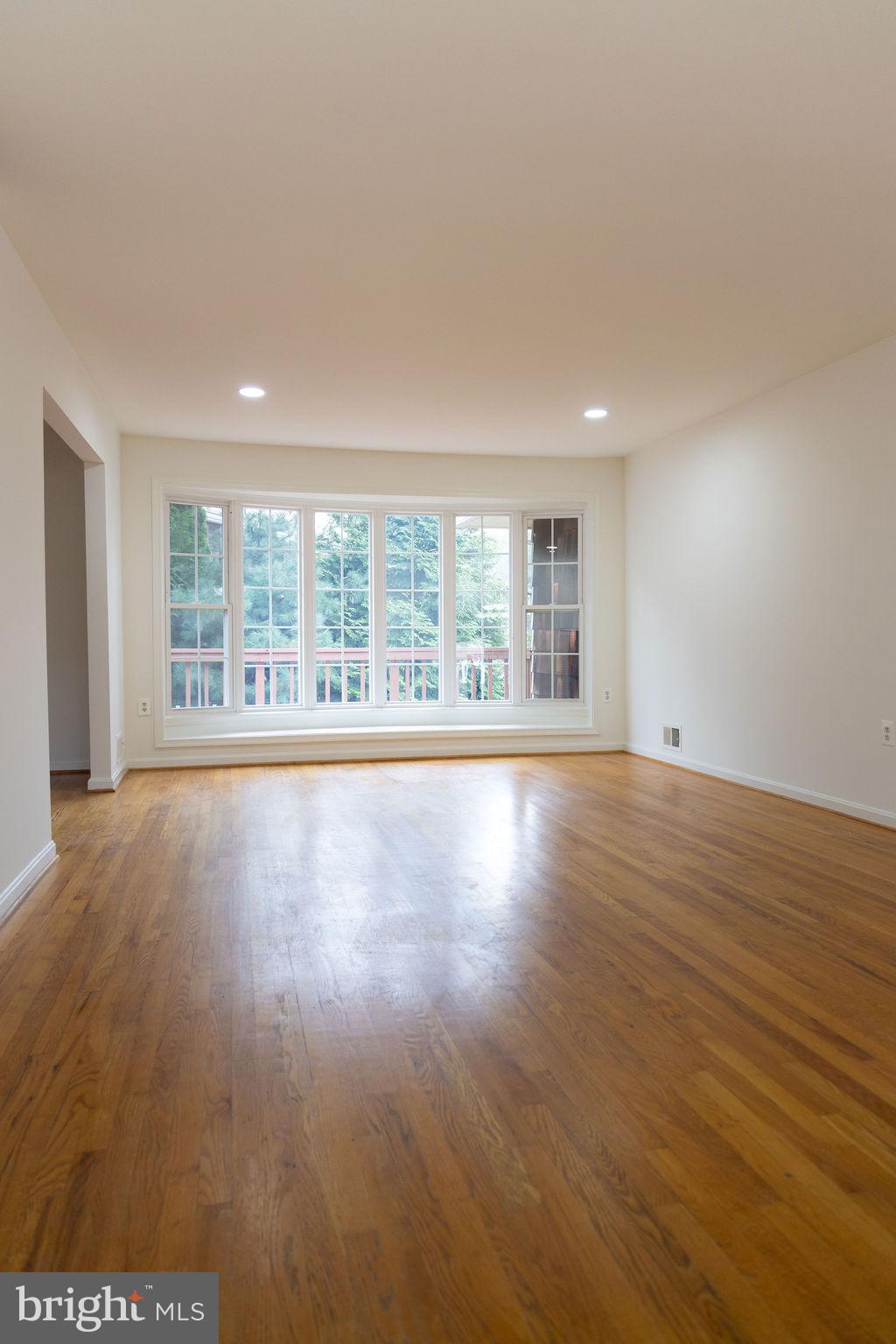 THE OAKS AT MCLEAN - Residential Lease