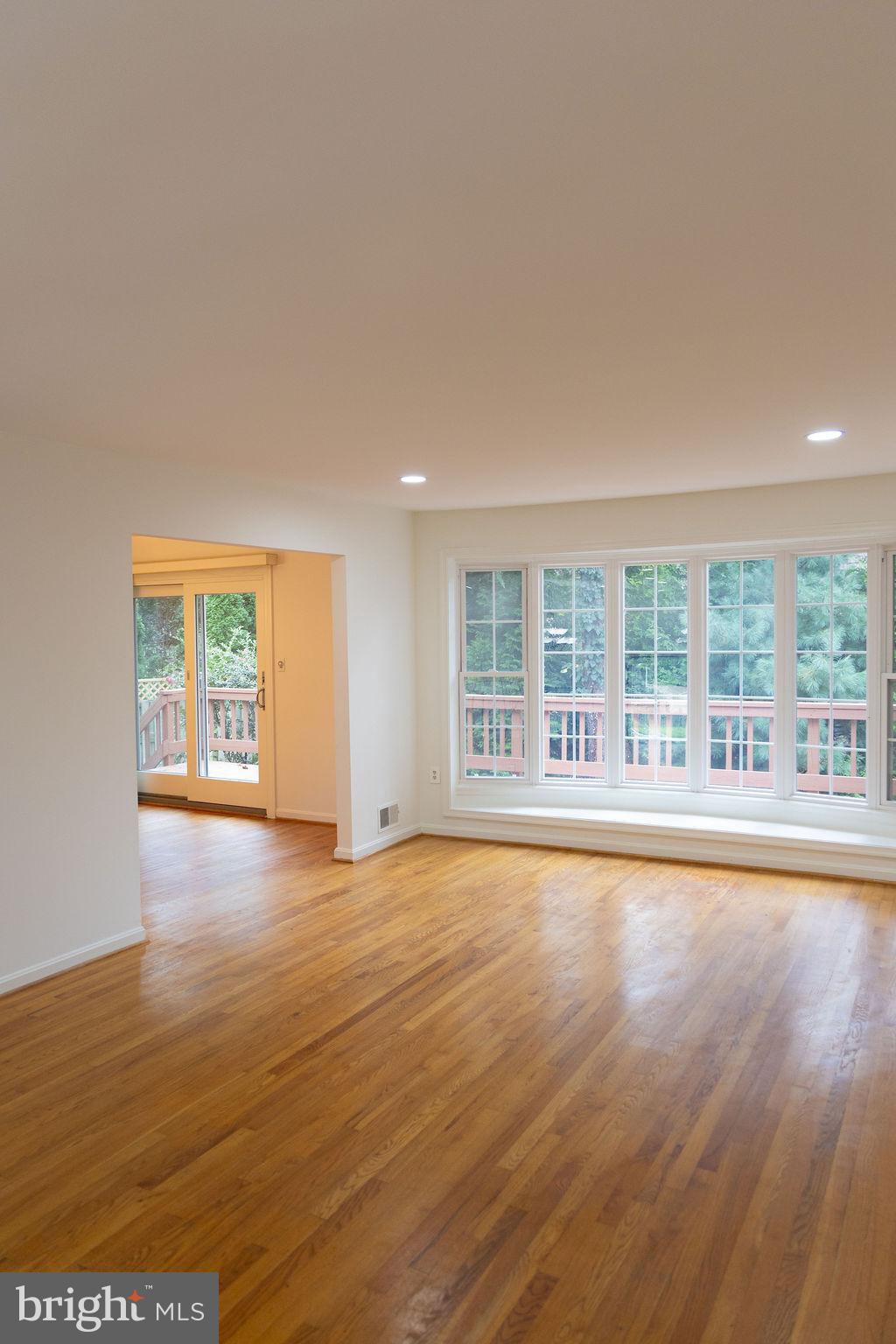 THE OAKS AT MCLEAN - Residential Lease