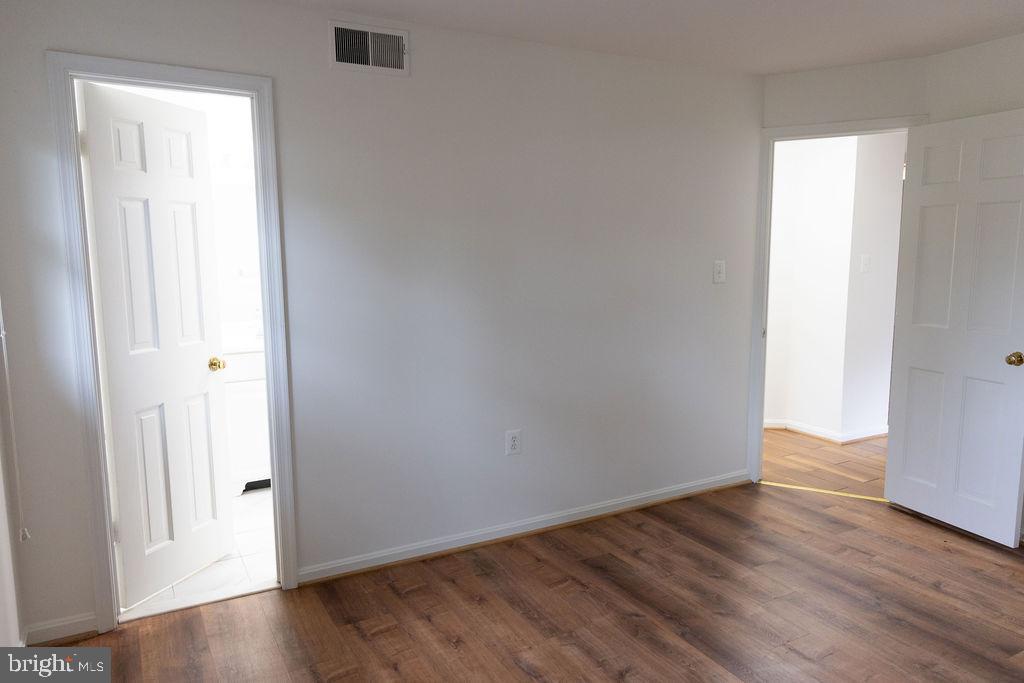 THE OAKS AT MCLEAN - Residential Lease